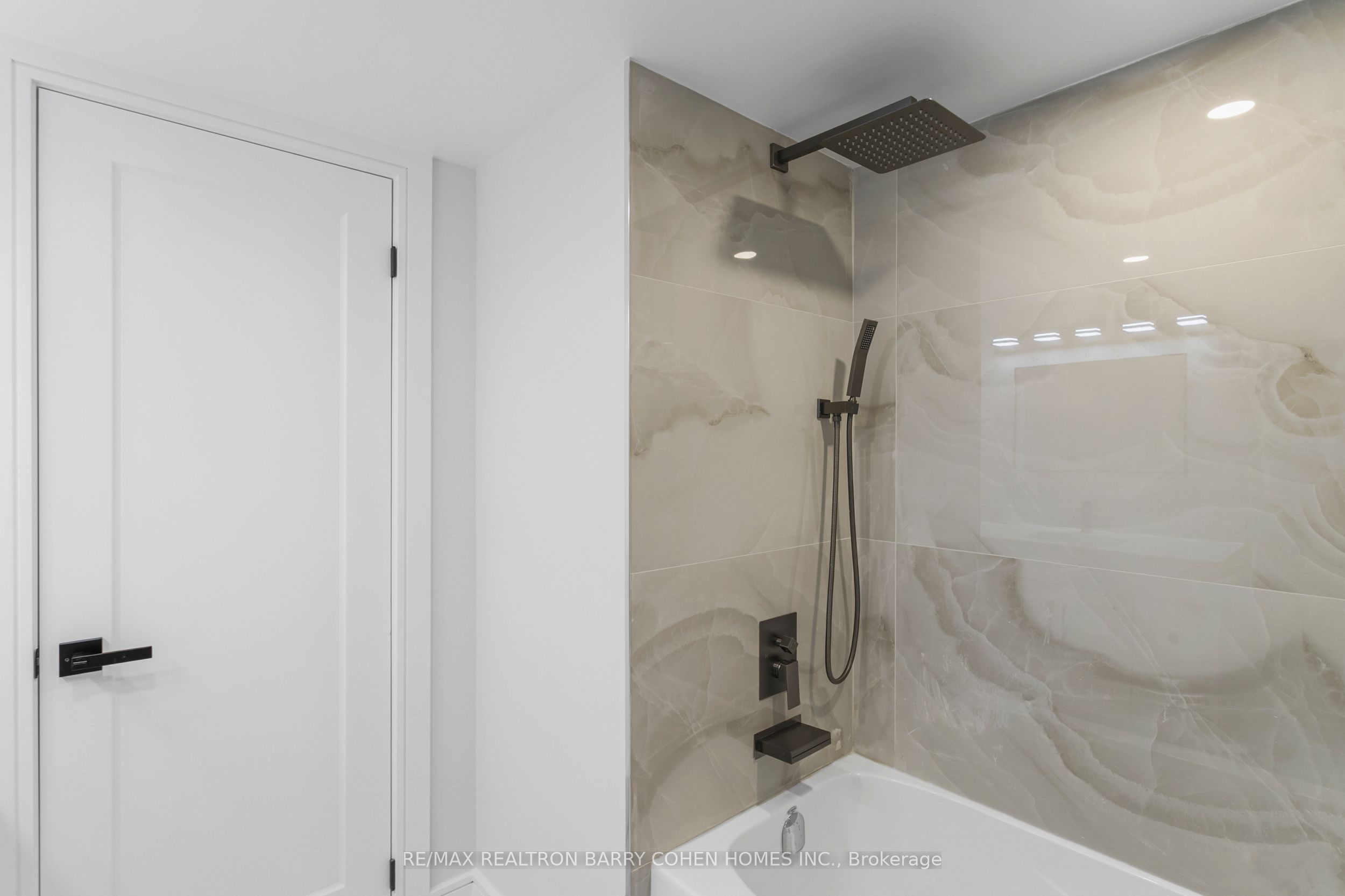 21 Galleria Parkway, #21