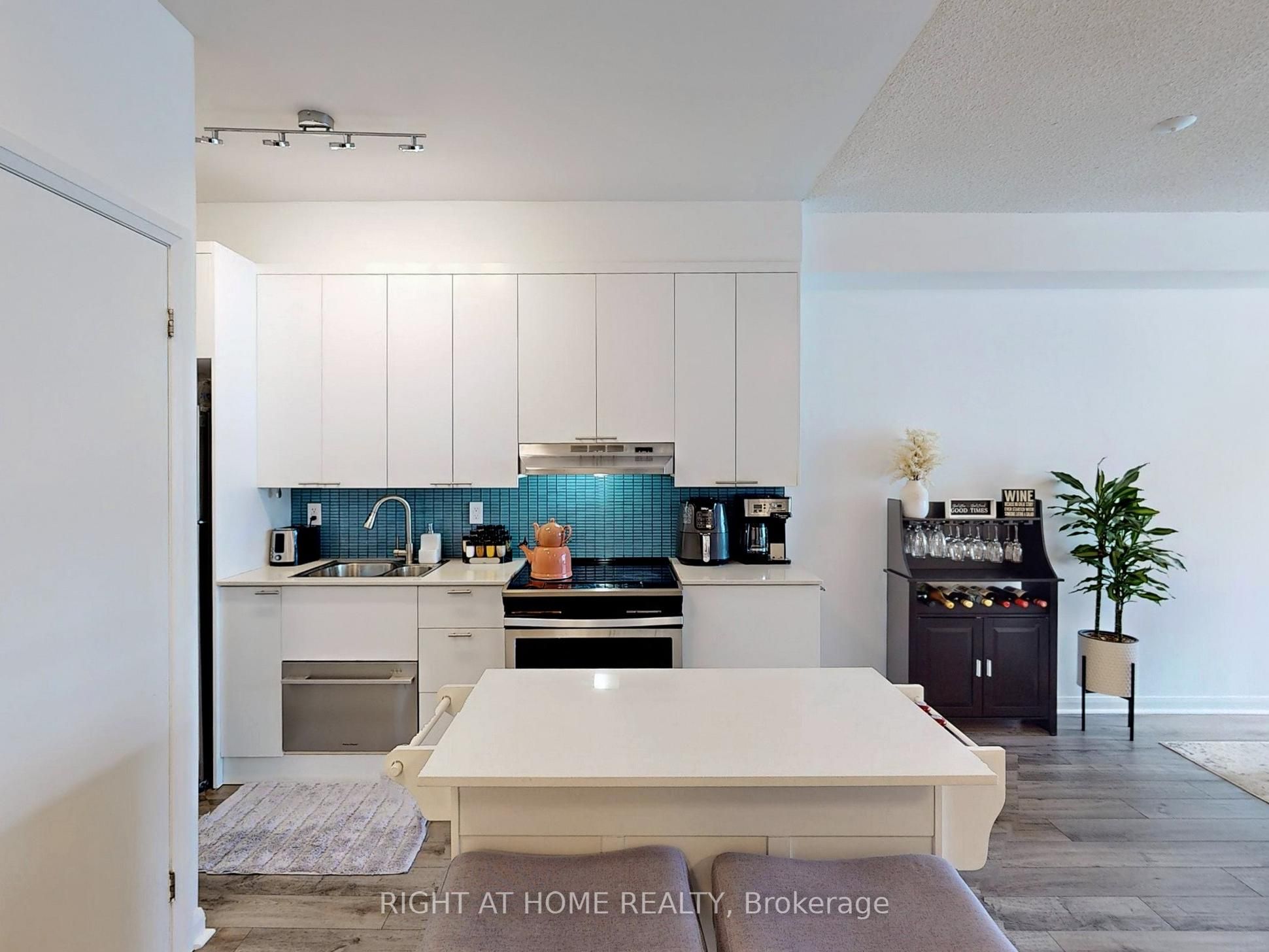 111 Elizabeth Street, #1702