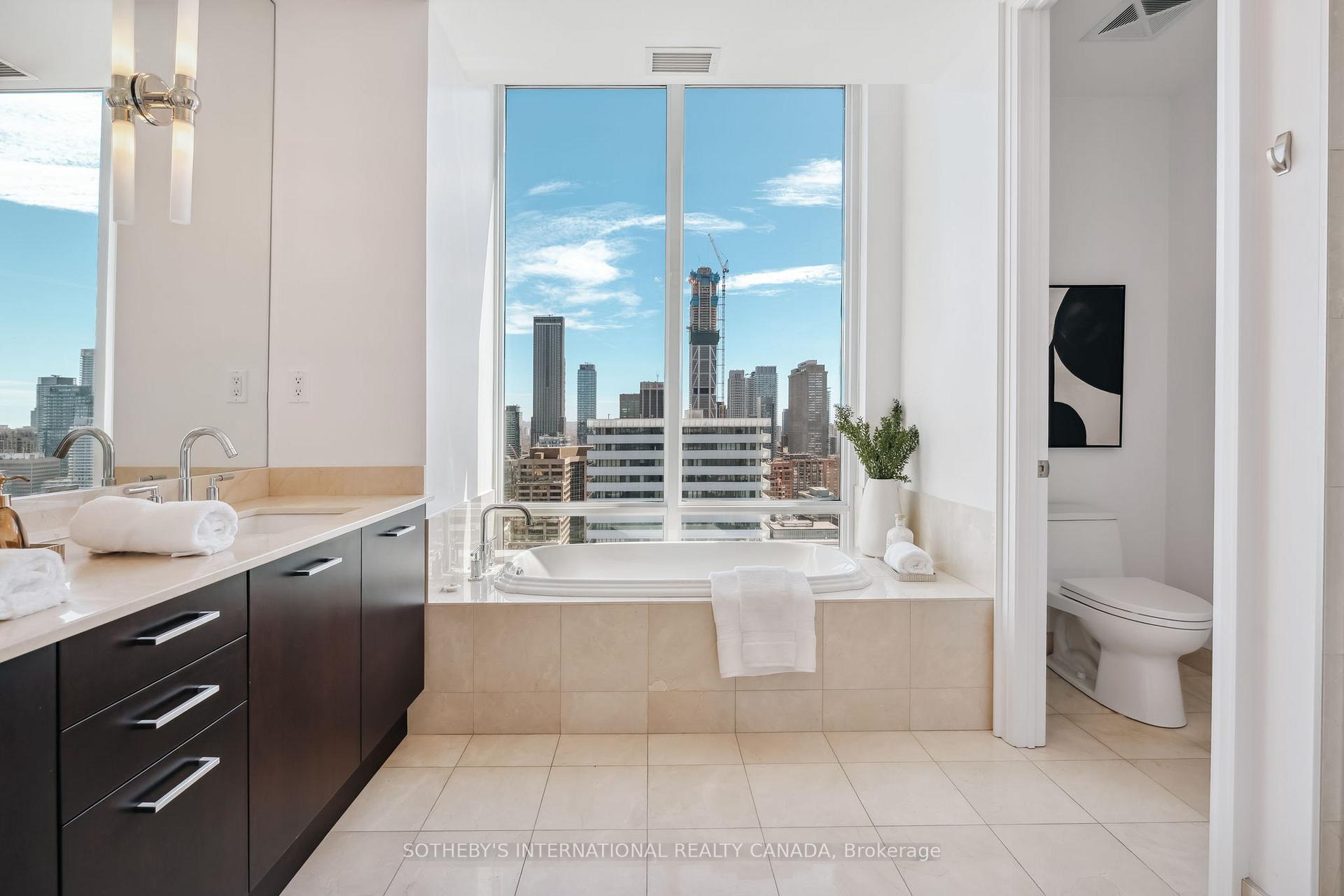 3 Bedrooms Condo at 1 Bedford, Toronto For sale