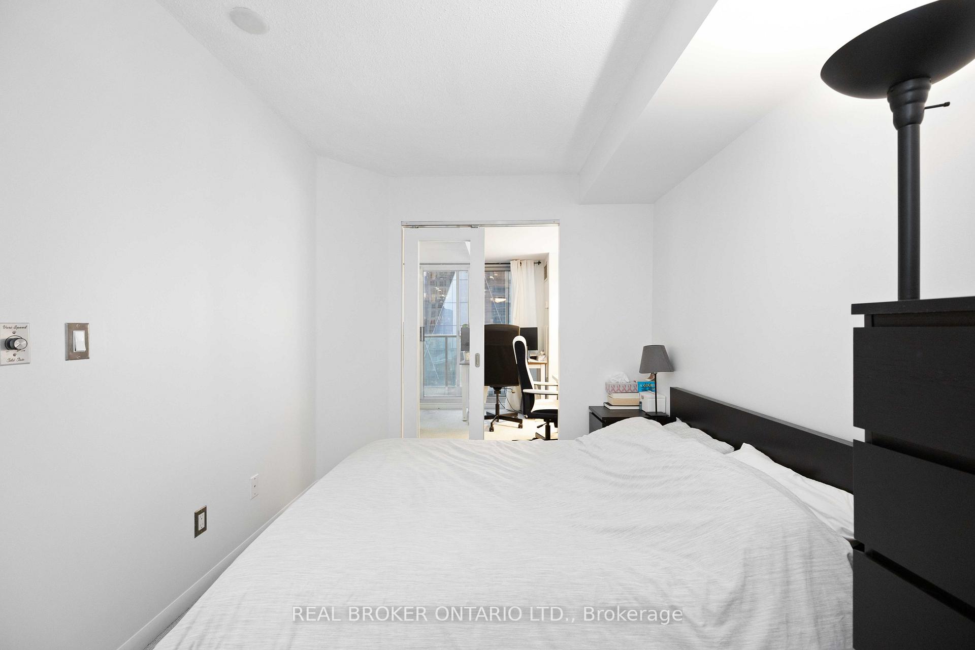 2 Bedrooms Condo at 18 Yonge,  Toronto For sale