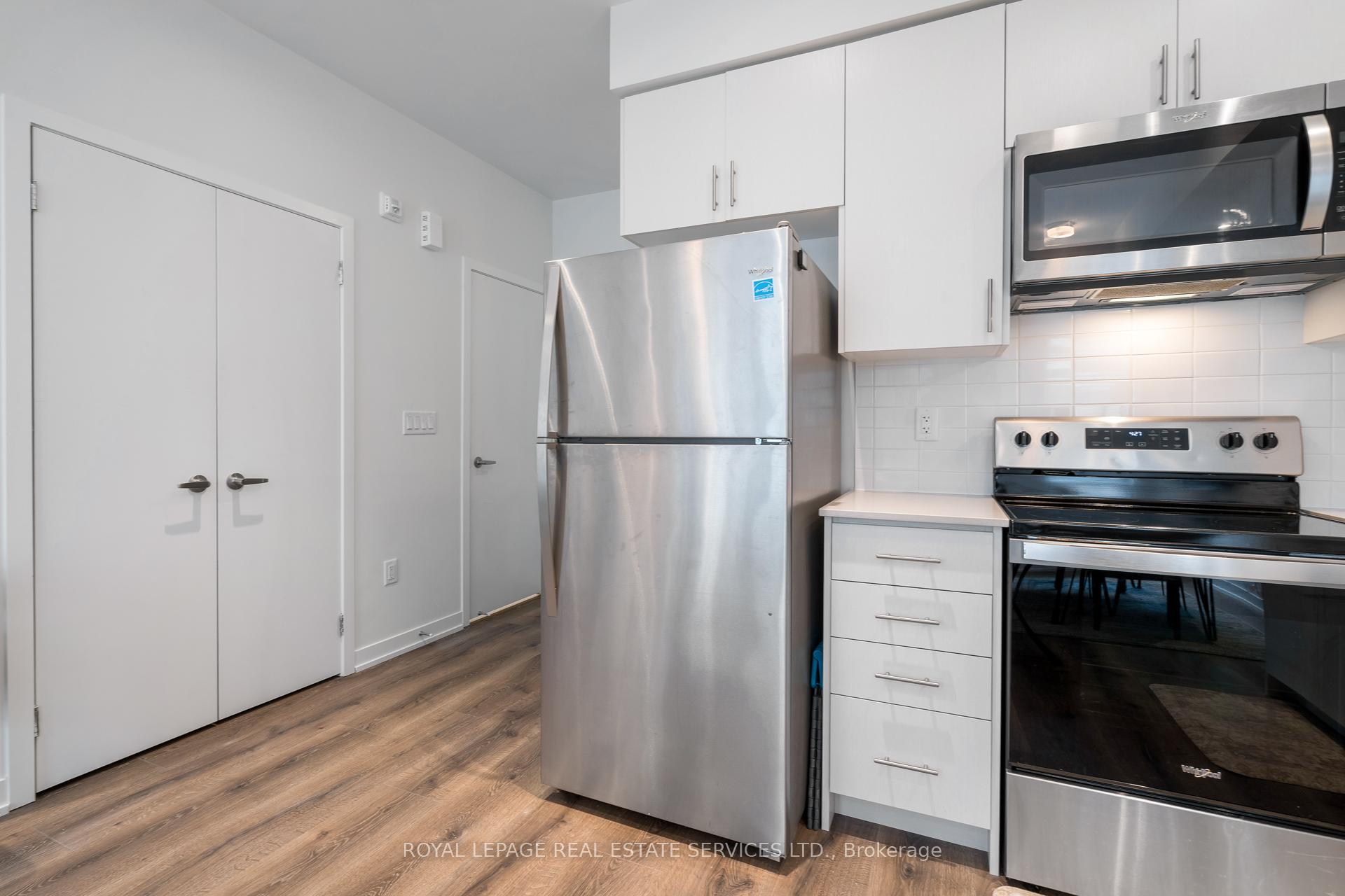 2 Bedrooms Condo at 3415 RIDGEWAY, Mississauga For sale