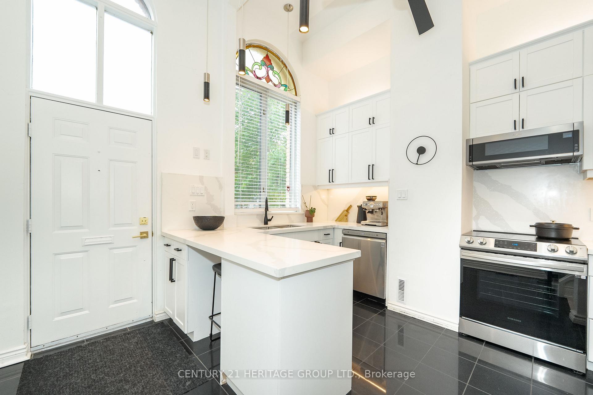 3 Bedrooms Condo at 280 Sherbourne, Toronto For sale