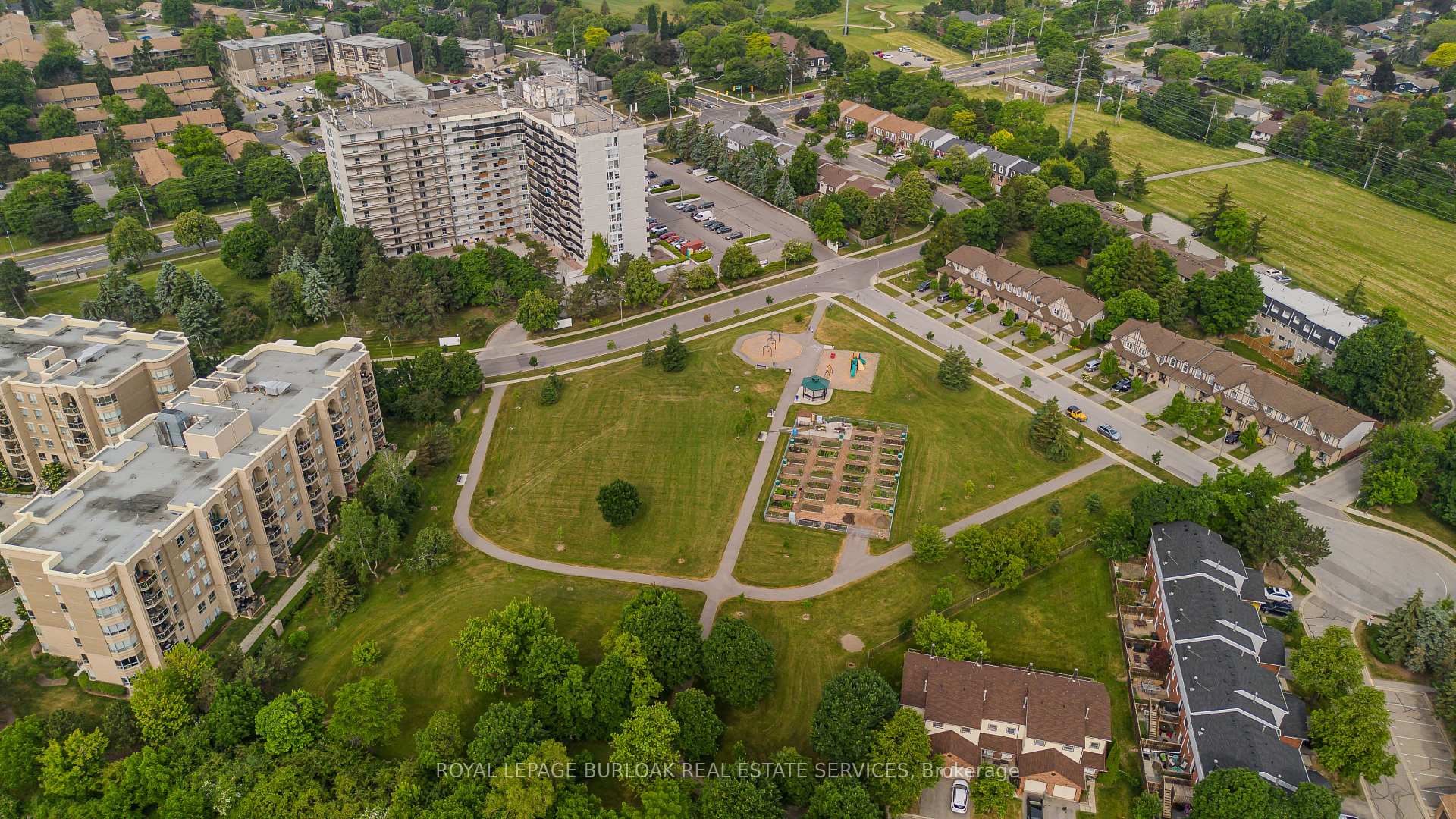 2 Bedrooms Condo at 2085 Amherst Heights, Burlington For sale