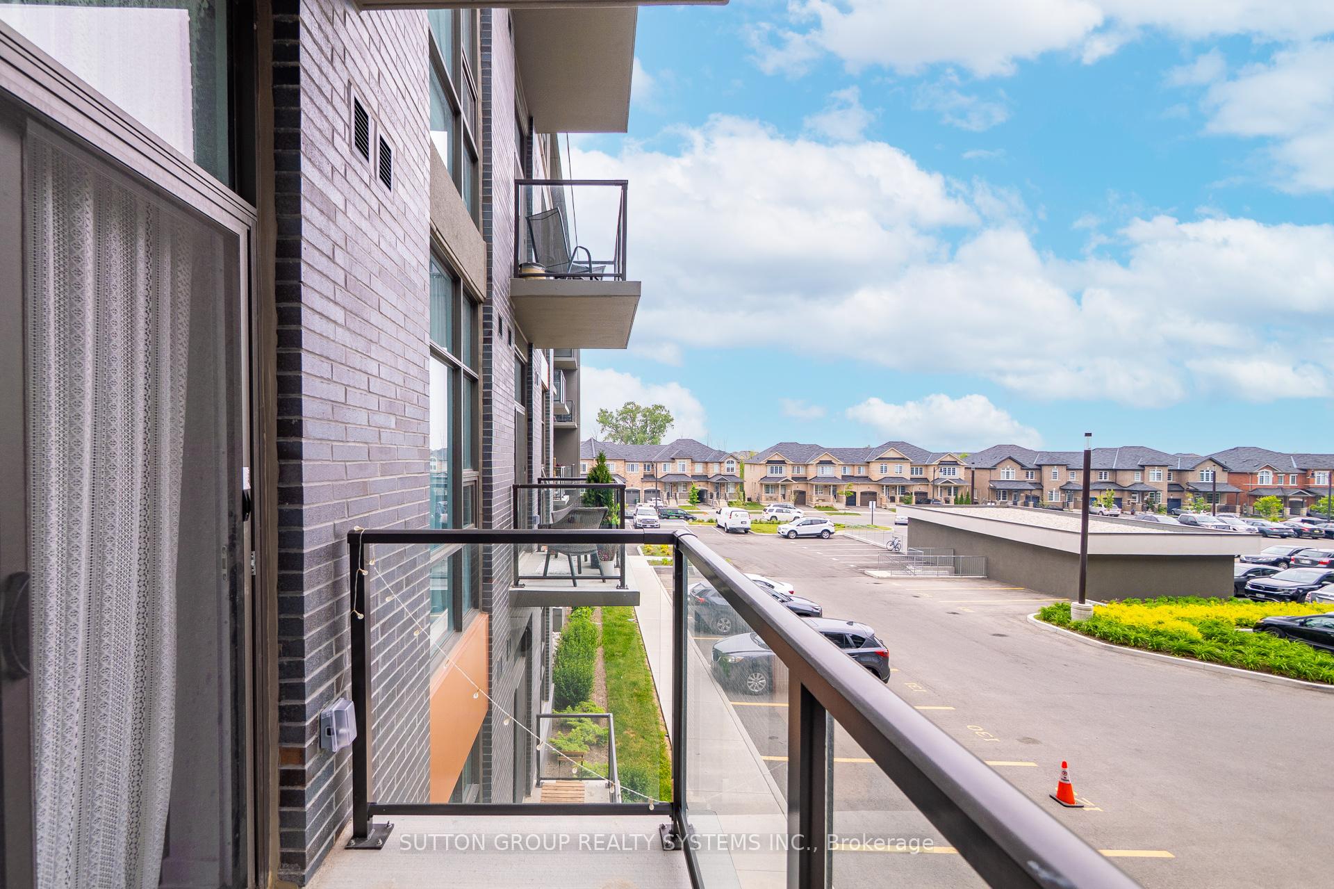 2 Bedrooms Condo at 460 Dundas, Hamilton For sale