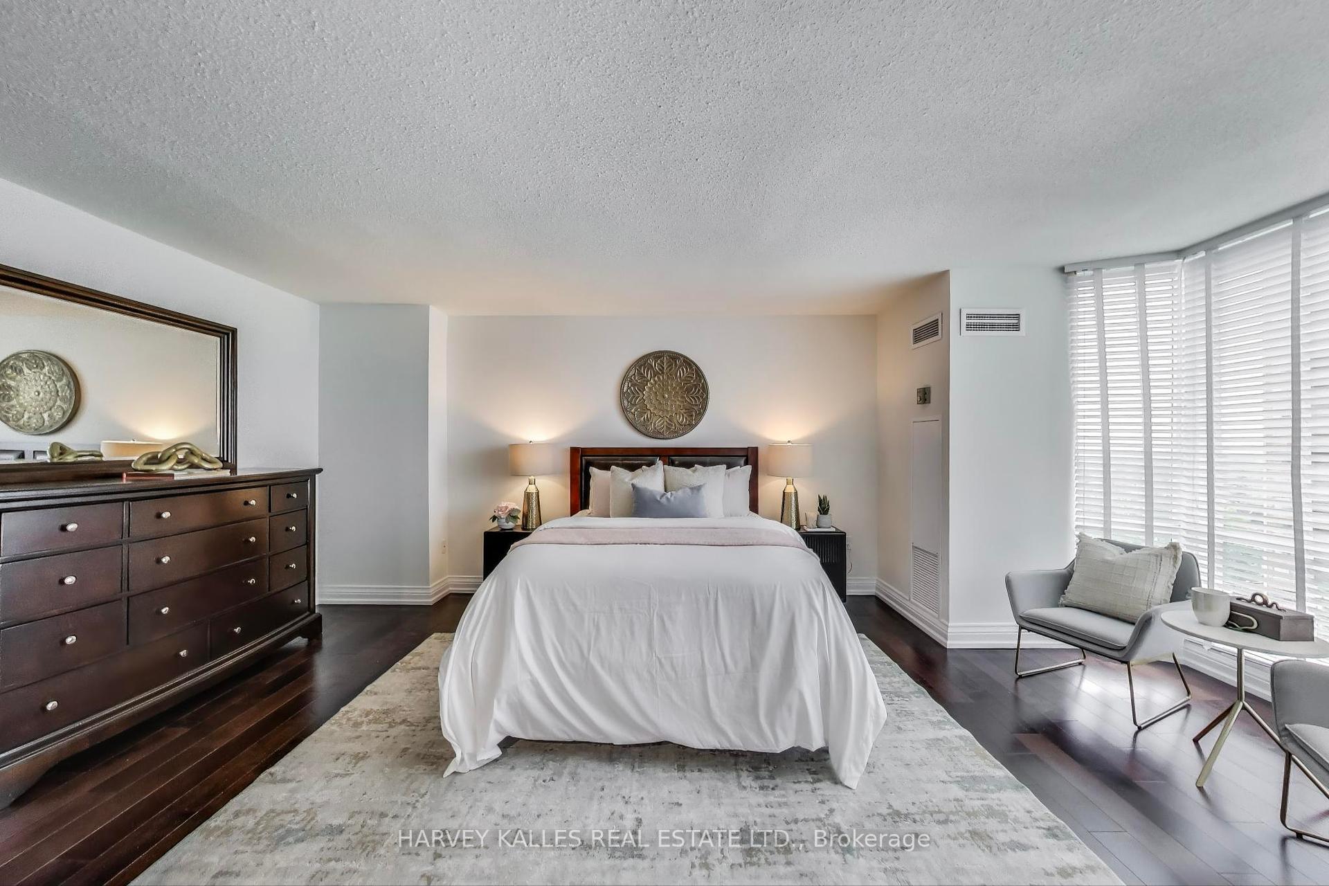 2 Bedrooms Condo at 55 Skymark, Toronto For sale