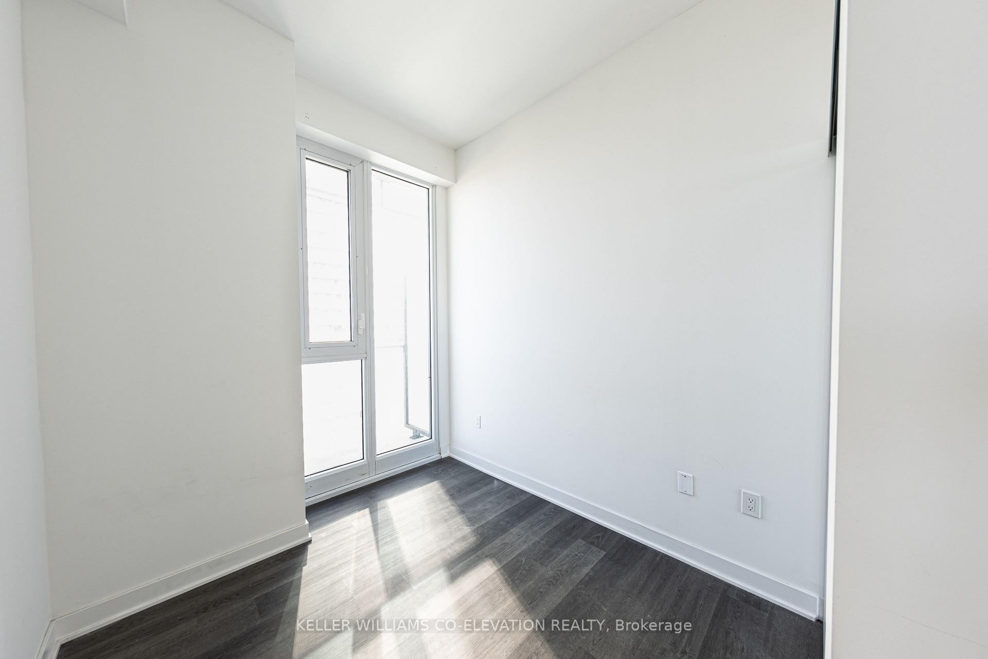 3 Bedrooms Condo at 3900 Confederation, Mississauga For sale