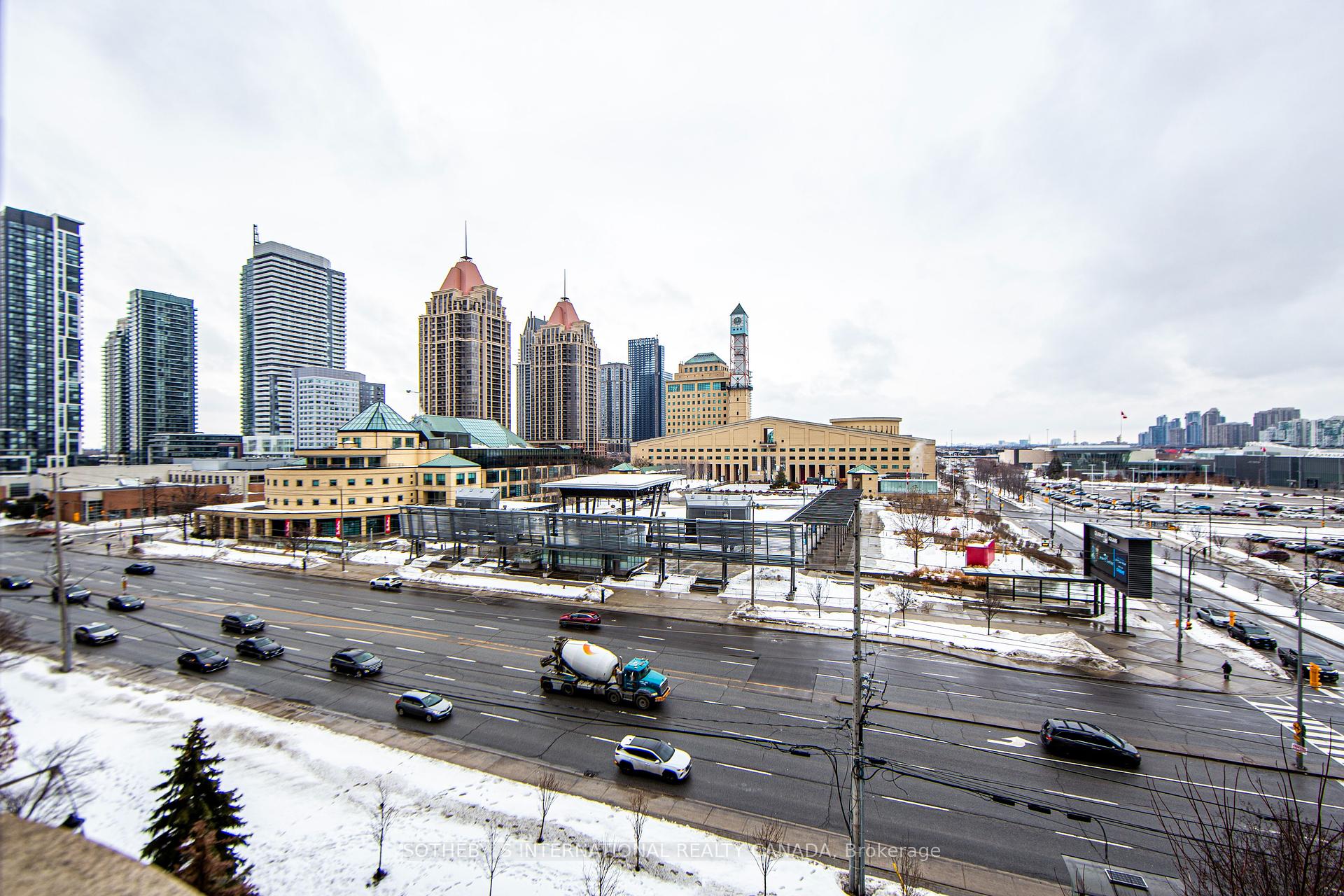 3 Bedrooms Condo at 3888 Duke Of York,  Mississauga For sale
