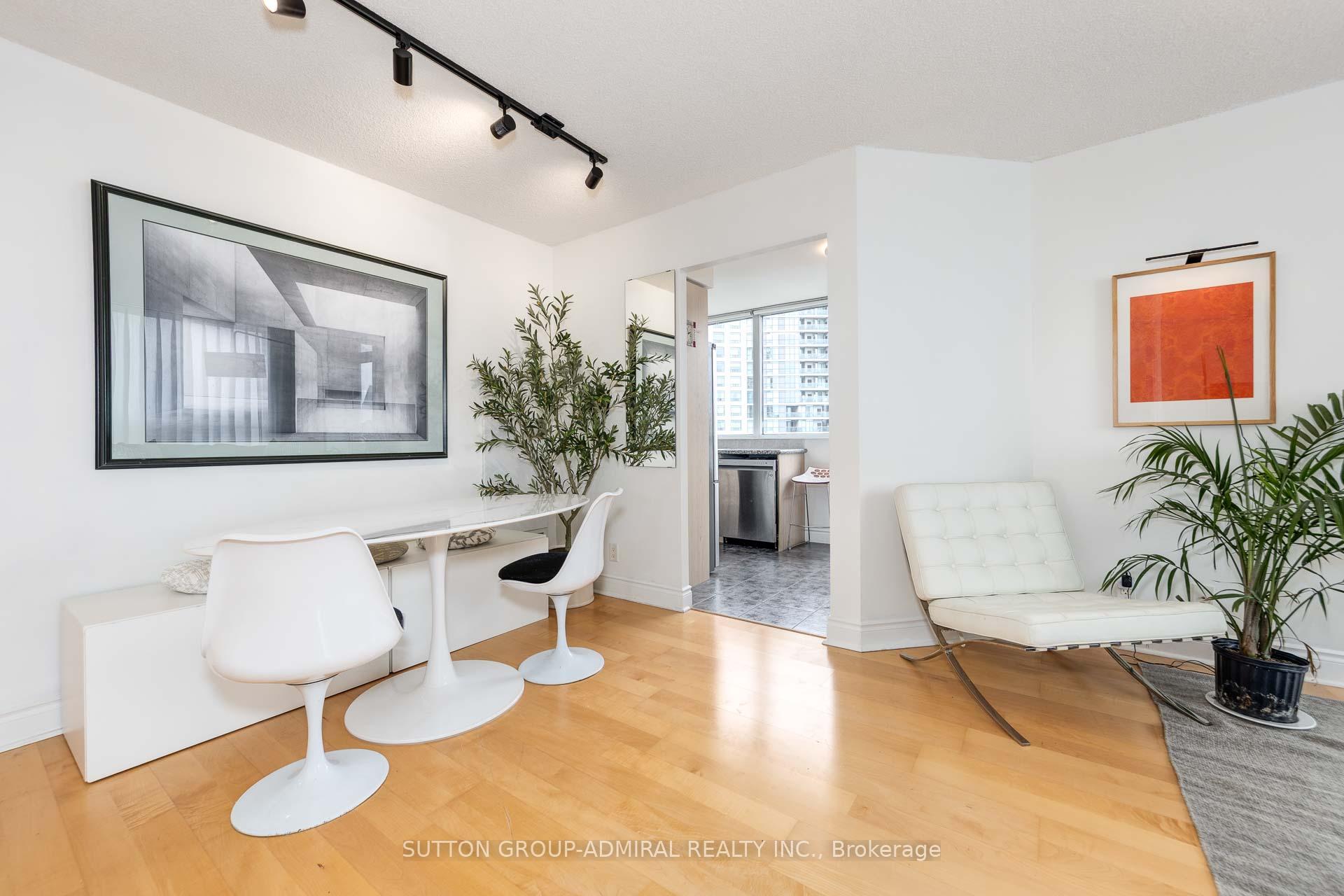 2 Bedrooms Condo at 78 Harrison Garden, Toronto For sale