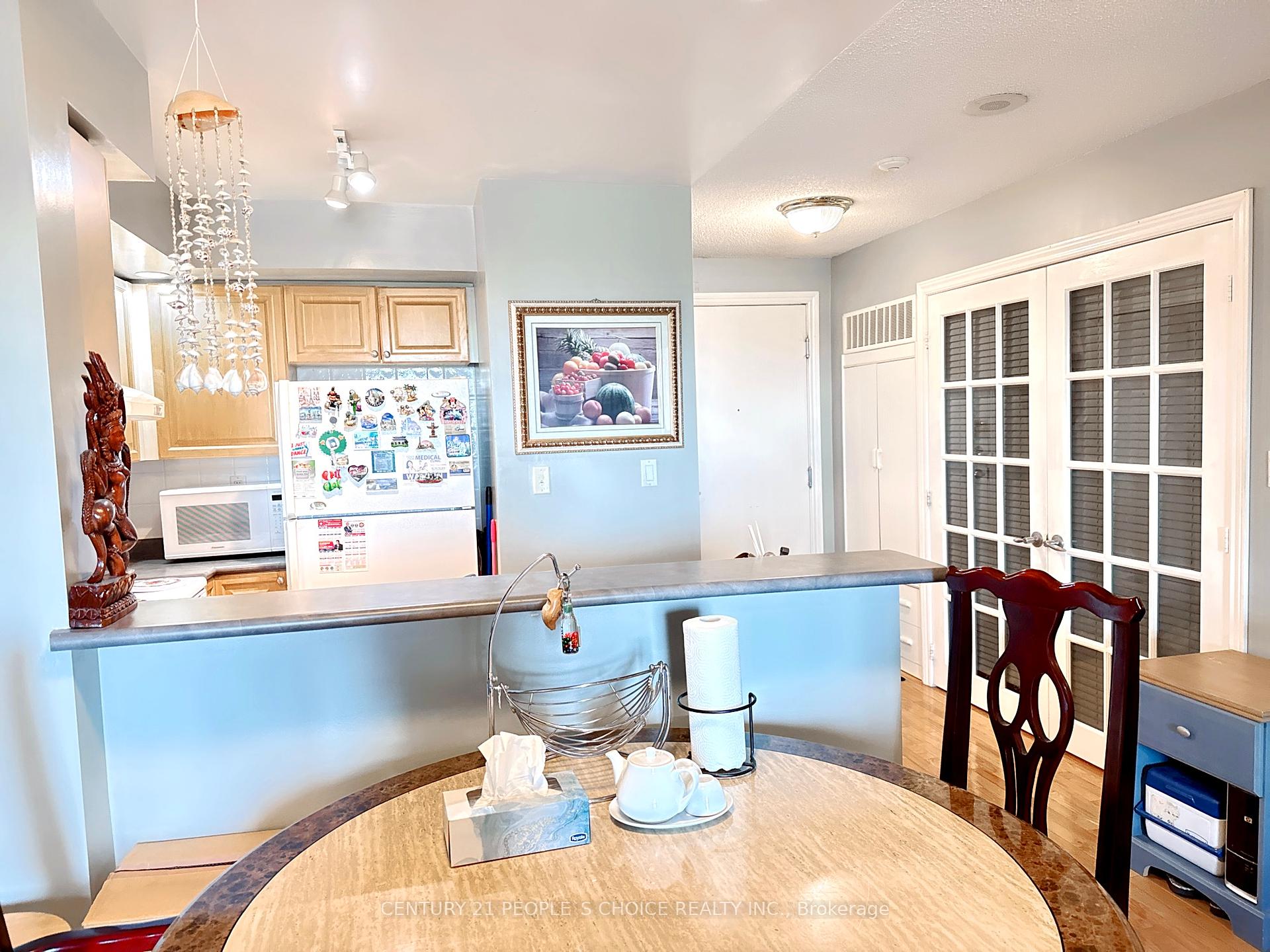 3 Bedrooms Co-op at 123 Omni, Toronto For sale