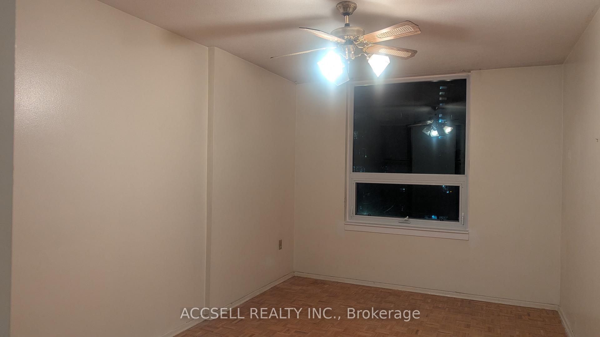 3 Bedrooms Condo at 15 La Rose, Toronto For sale
