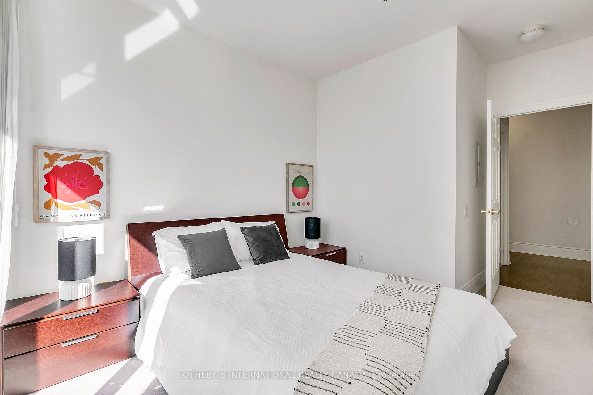 3 Bedrooms Condo at 55 Delisle,  Toronto For sale