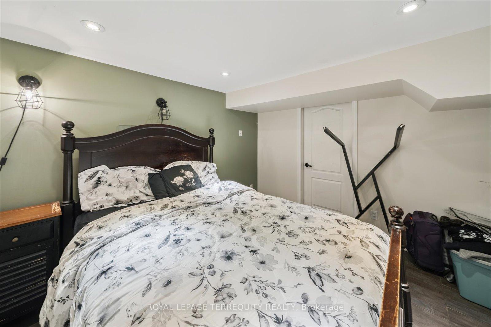 4 Bedrooms Condo at 1825 Hyde Mill, Mississauga For sale