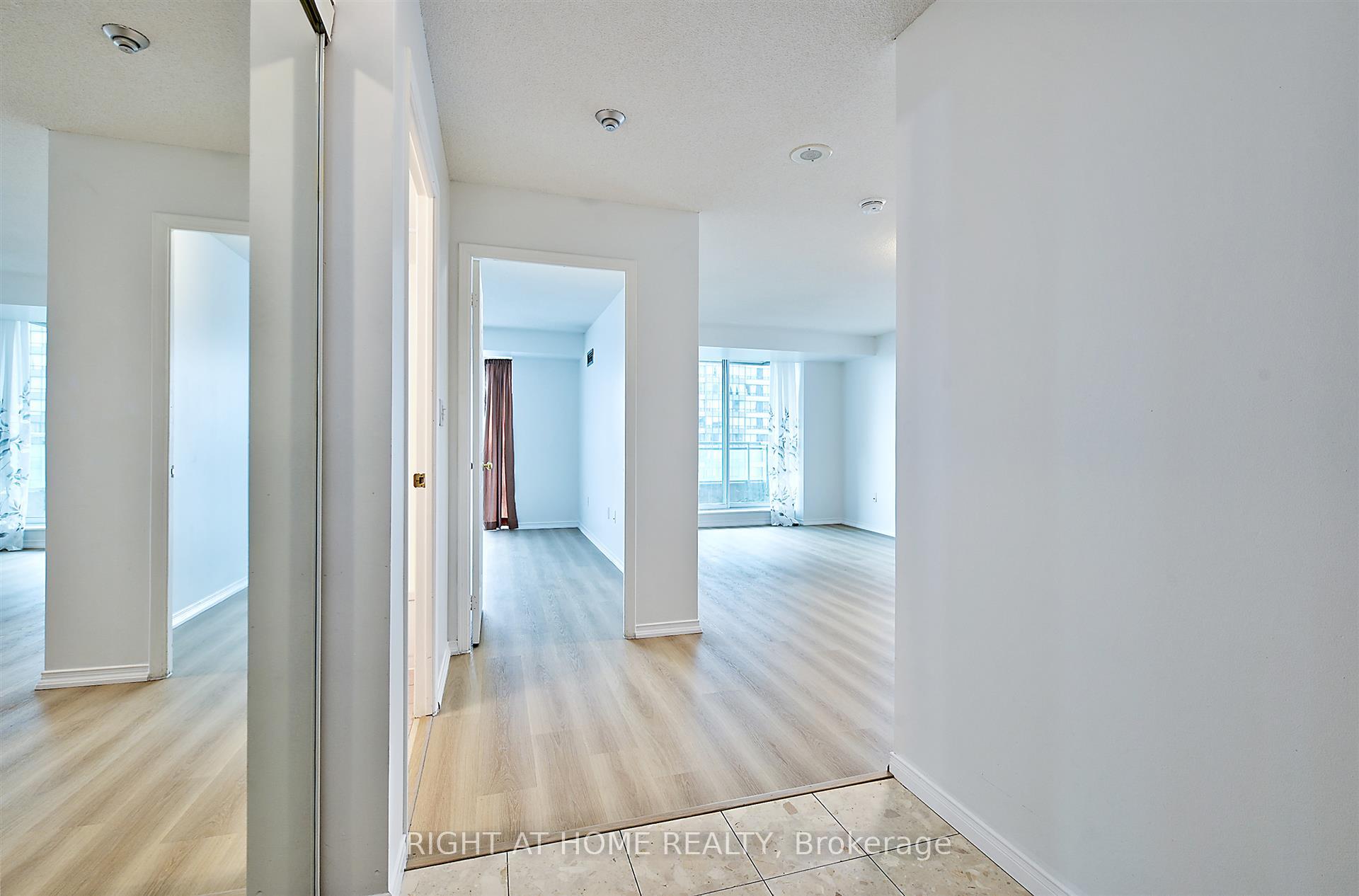 2 Bedrooms Condo at 1 Pemberton, Toronto For sale