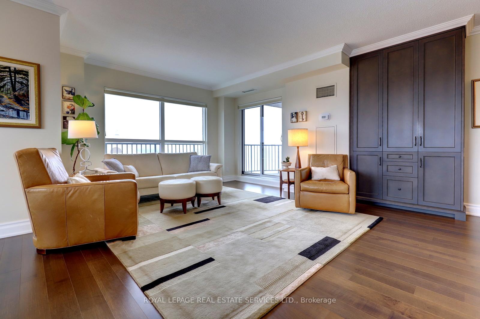 2 Bedrooms Condo at 2190 Lakeshore, Burlington For sale