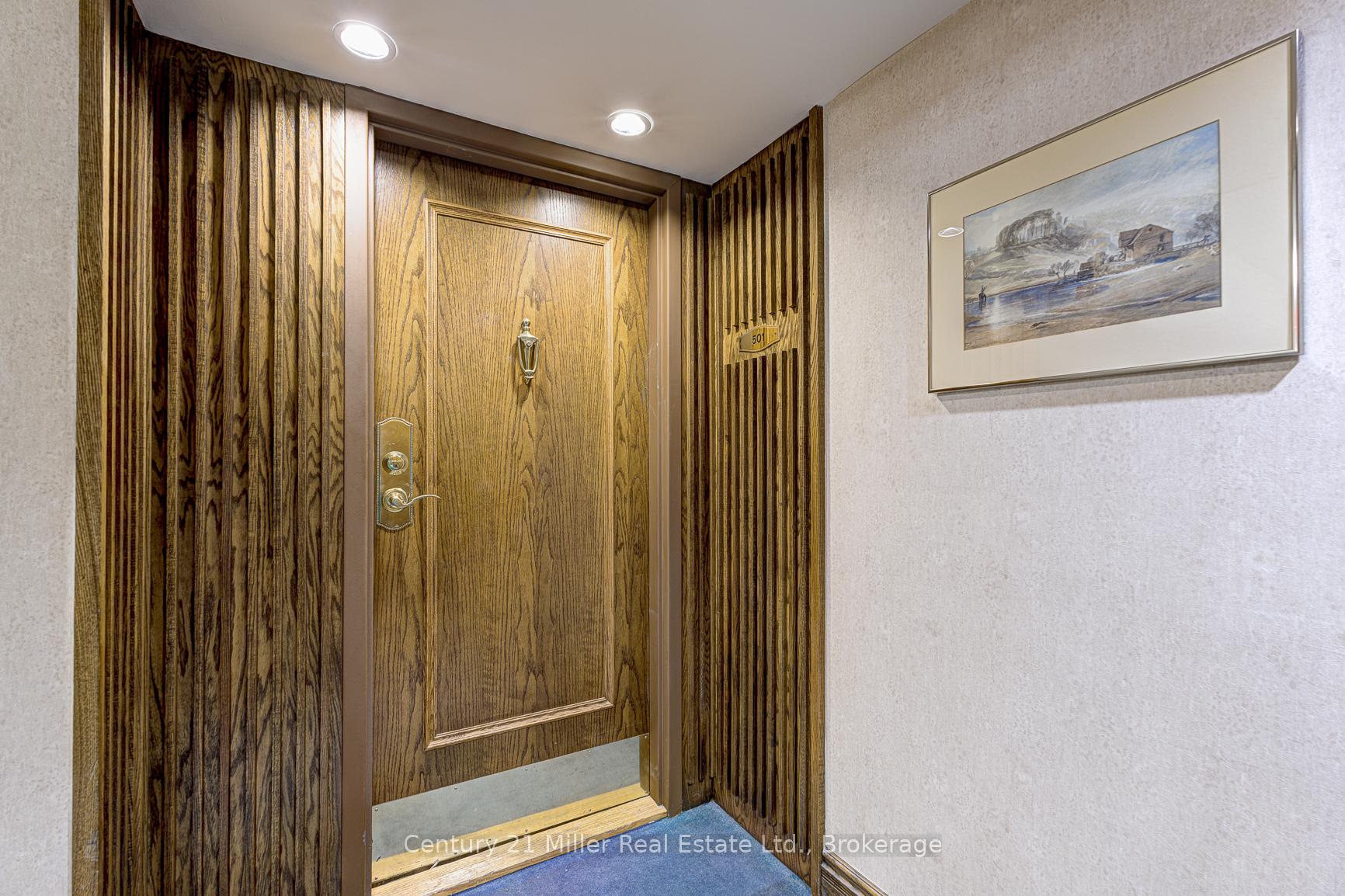 2 Bedrooms Condo at 2180 Marine, Oakville For sale