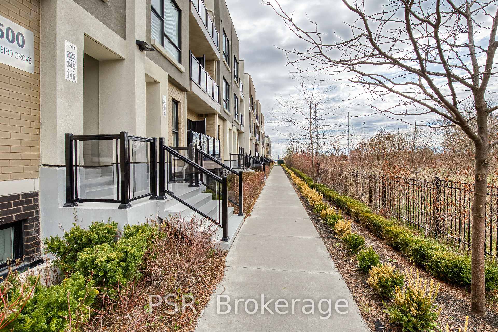 4 Bedrooms Condo at 500 Kingbird, Toronto For sale