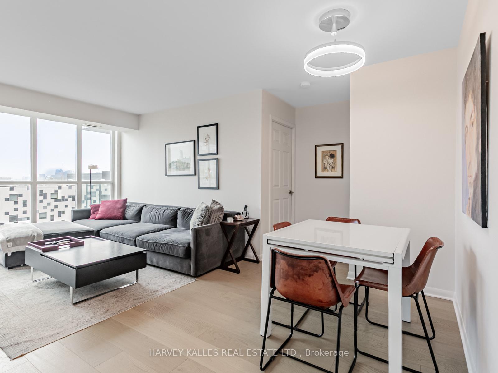 3 Bedrooms Condo at 96 St Patrick, Toronto For sale