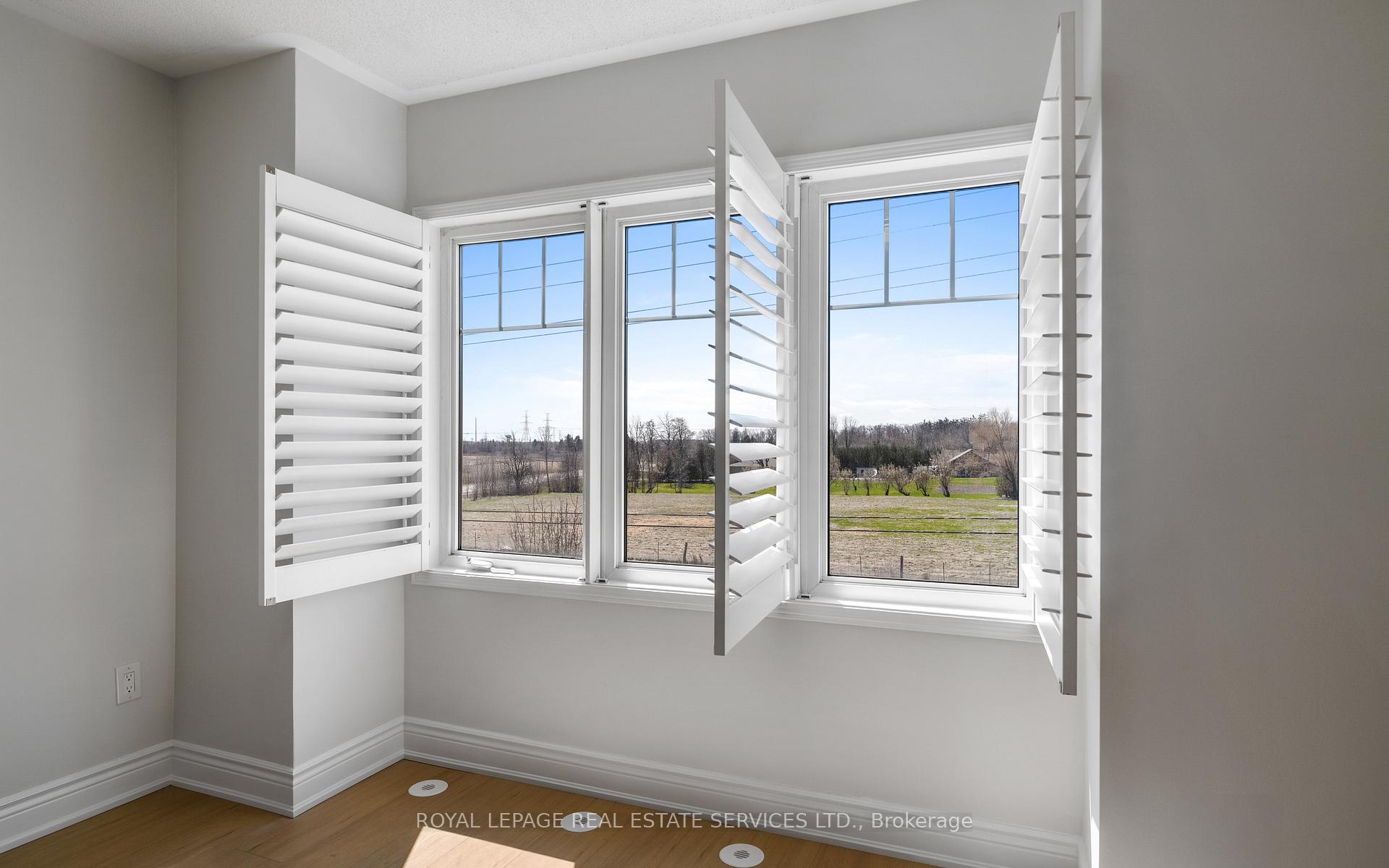 4 Bedrooms Condo at 5025 Ninth, Mississauga For sale