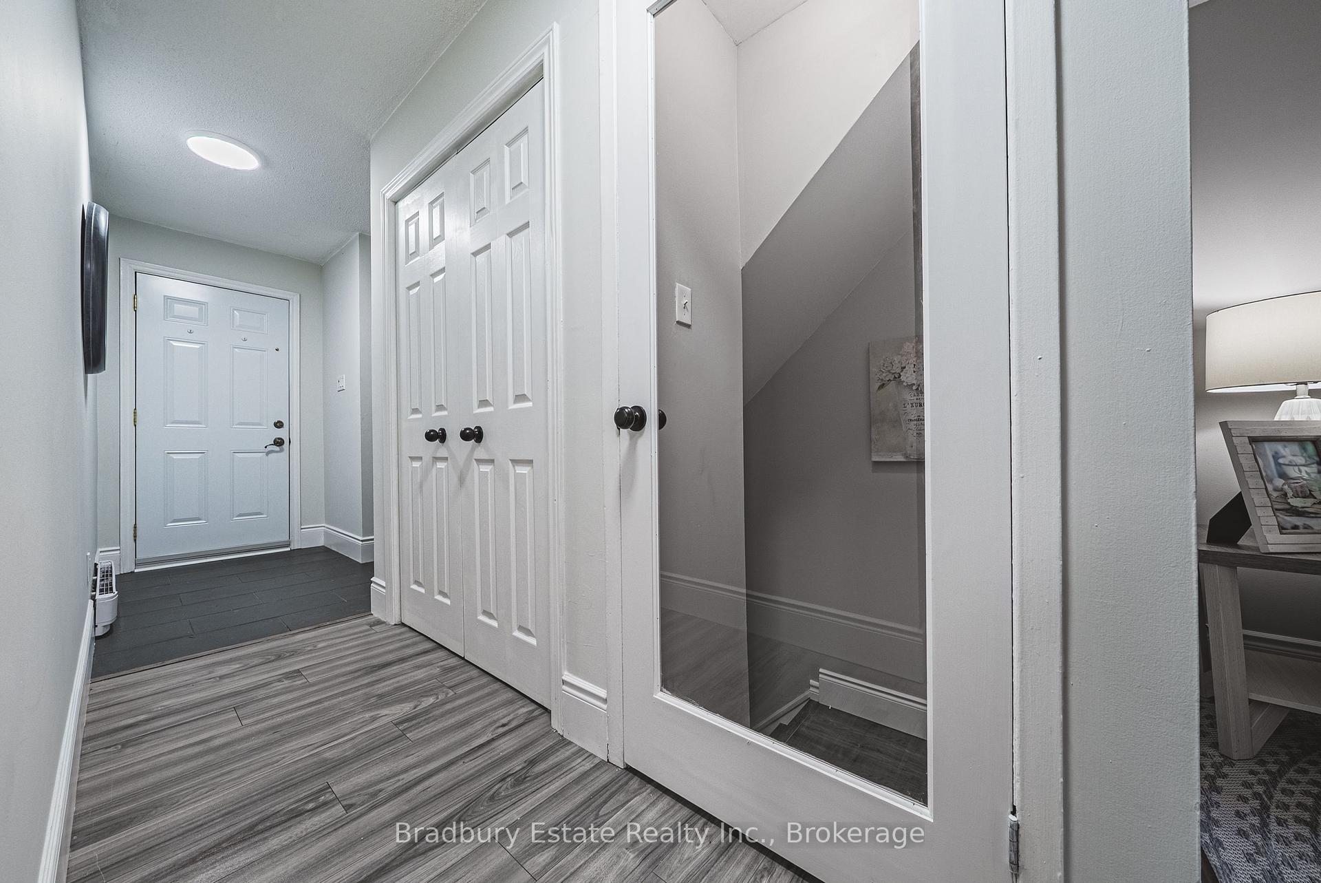 3 Bedrooms Condo at 1489 Ester, Burlington For sale