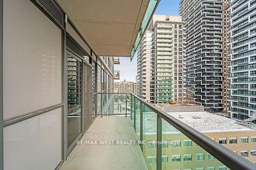 2 Bedrooms Condo at 70 Roehampton,  Toronto For sale