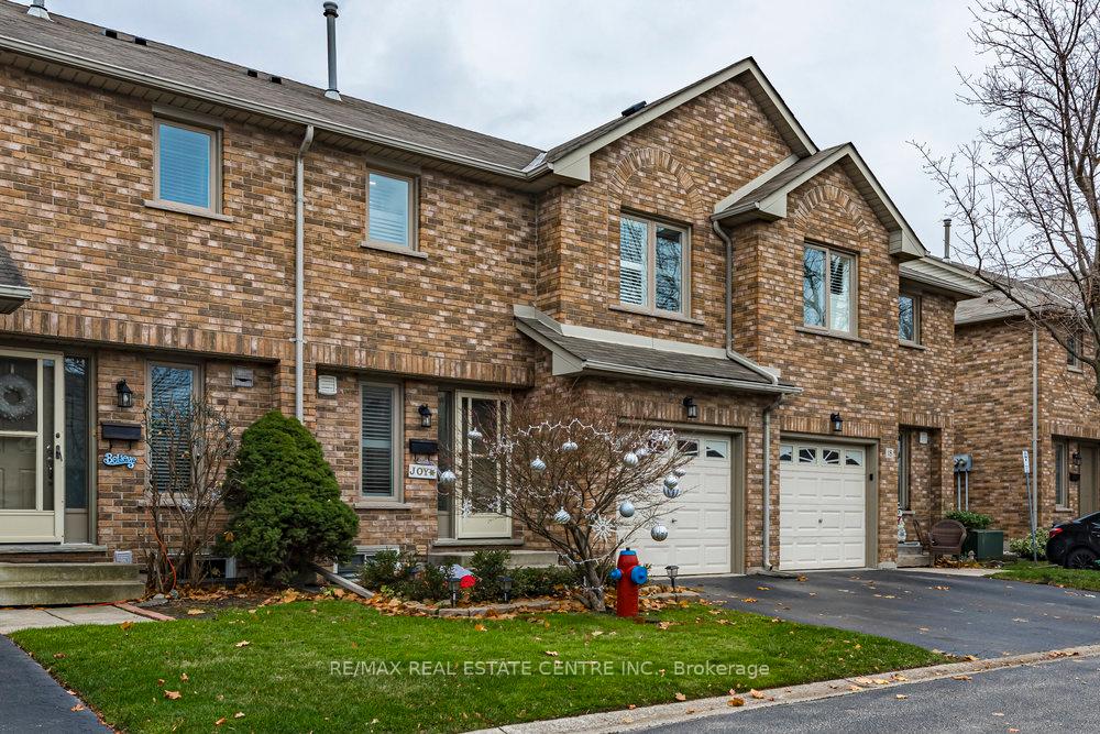 3 Bedrooms Condo at 2774 King,  Hamilton For sale