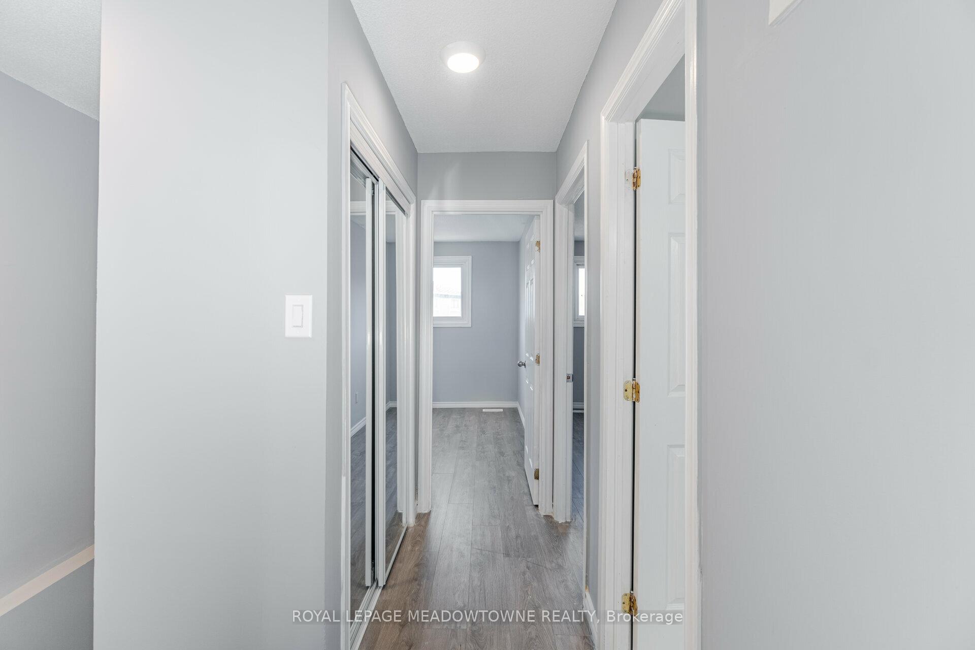 3 Bedrooms Condo at 11 Harrisford, Hamilton For sale