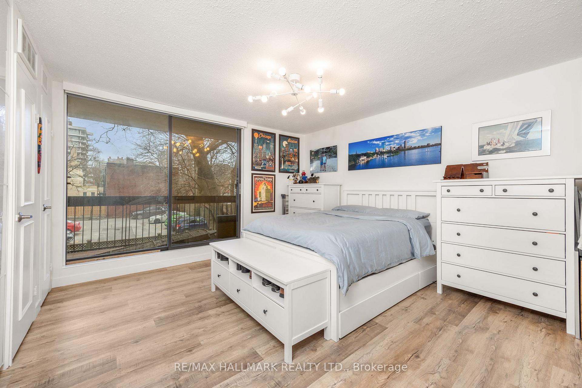 2 Bedrooms Condo at 212 St George, Toronto For sale