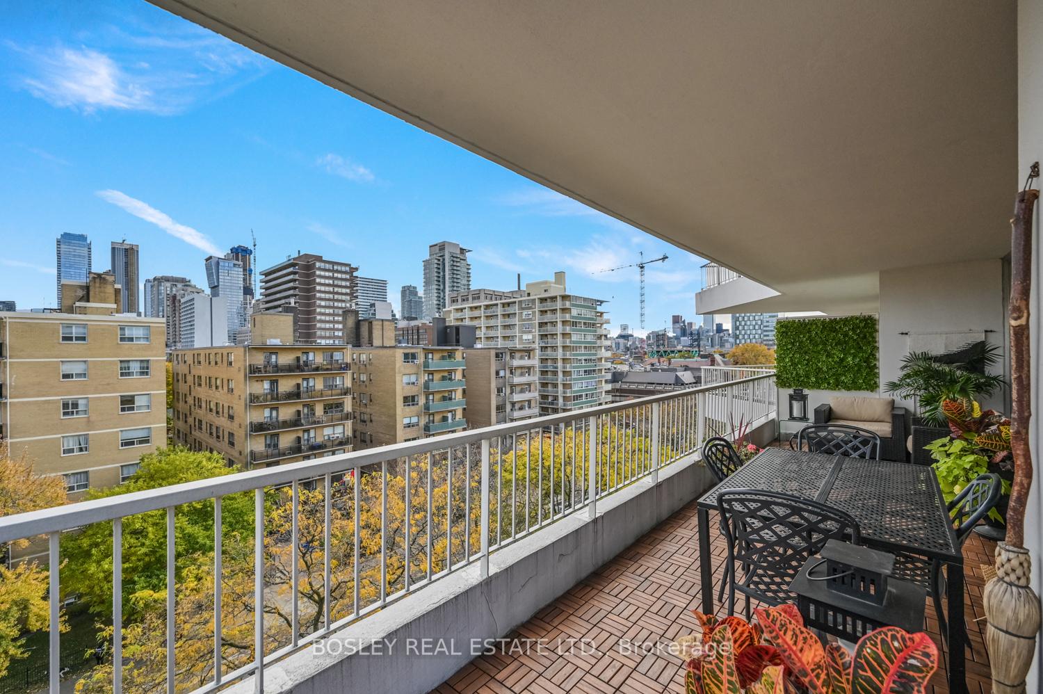 2 Bedrooms Condo at 190 St George, Toronto For sale