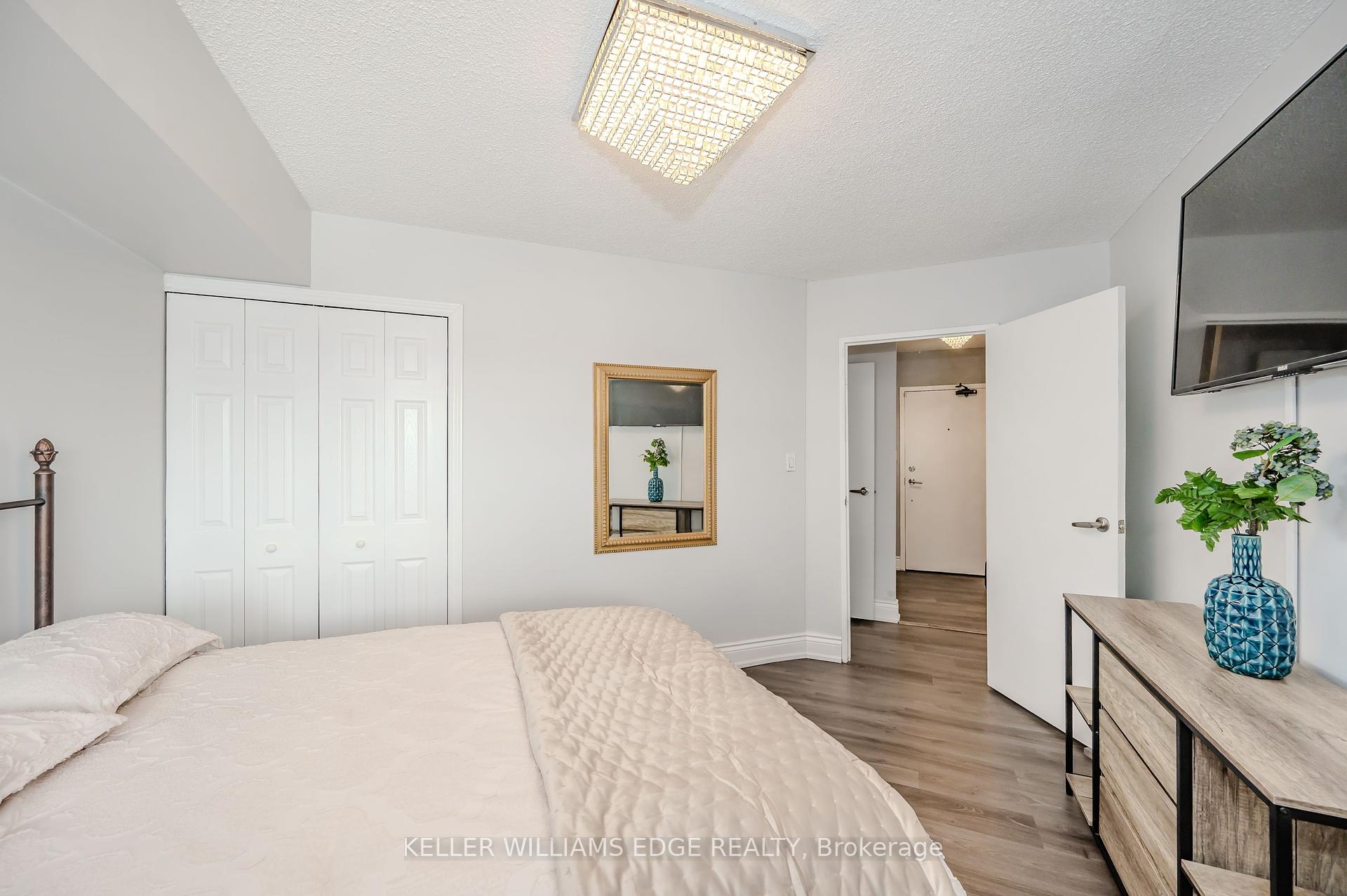 3 Bedrooms Condo at 1000 Cedarglen, Mississauga For sale