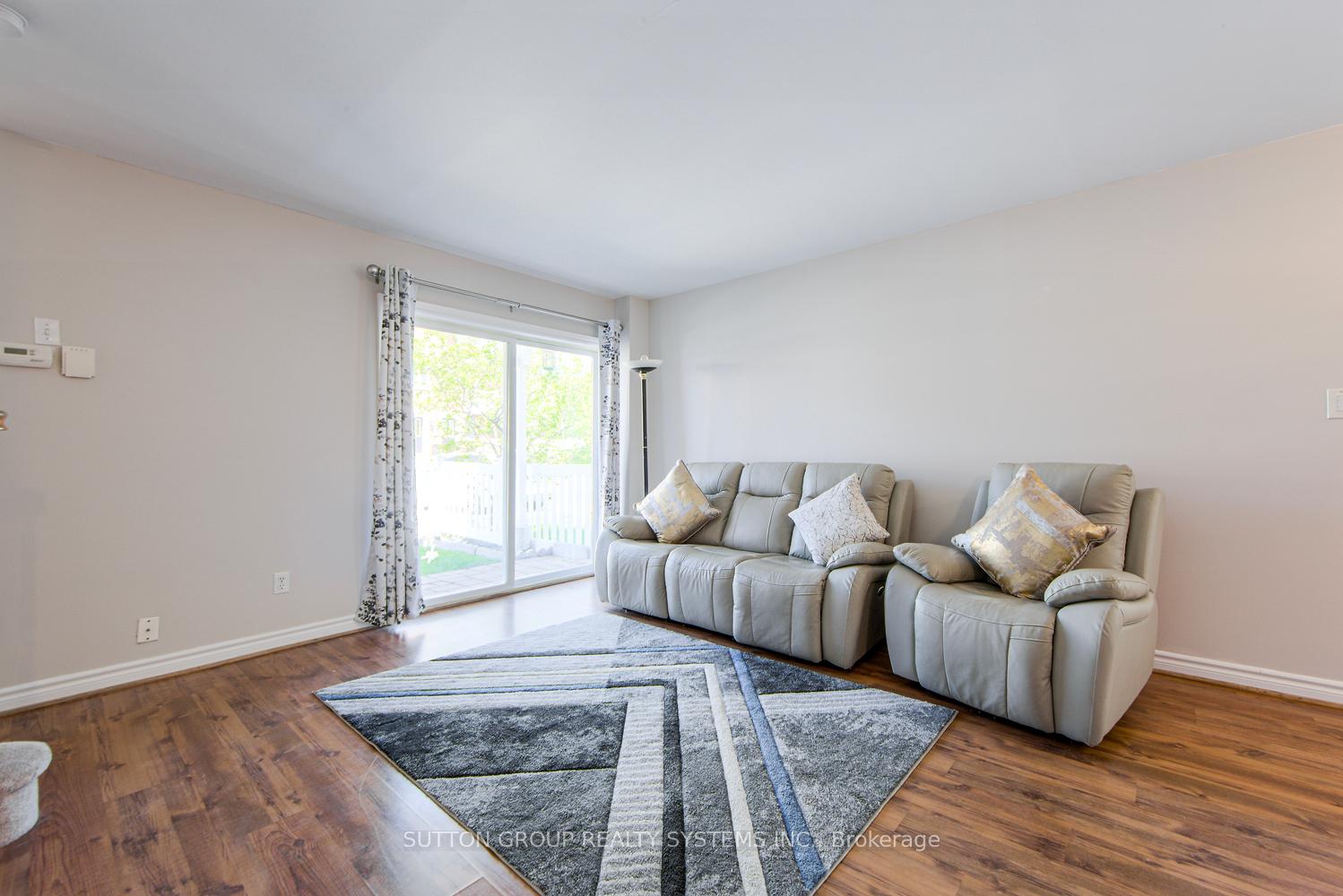 2 Bedrooms Condo at 1701 Lampman, Burlington For sale