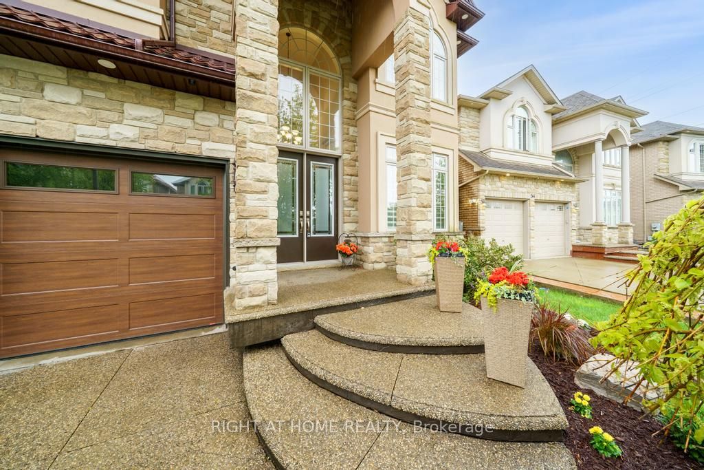 248 Cloverleaf Drive