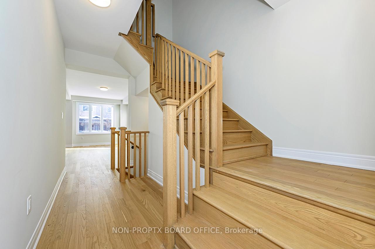 3 Bedrooms Condo at 2184 Postmaster,  Oakville For sale