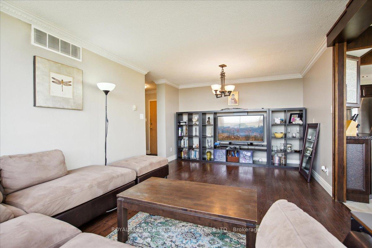 2 Bedrooms Condo at 1360 Rathburn,  Mississauga For sale