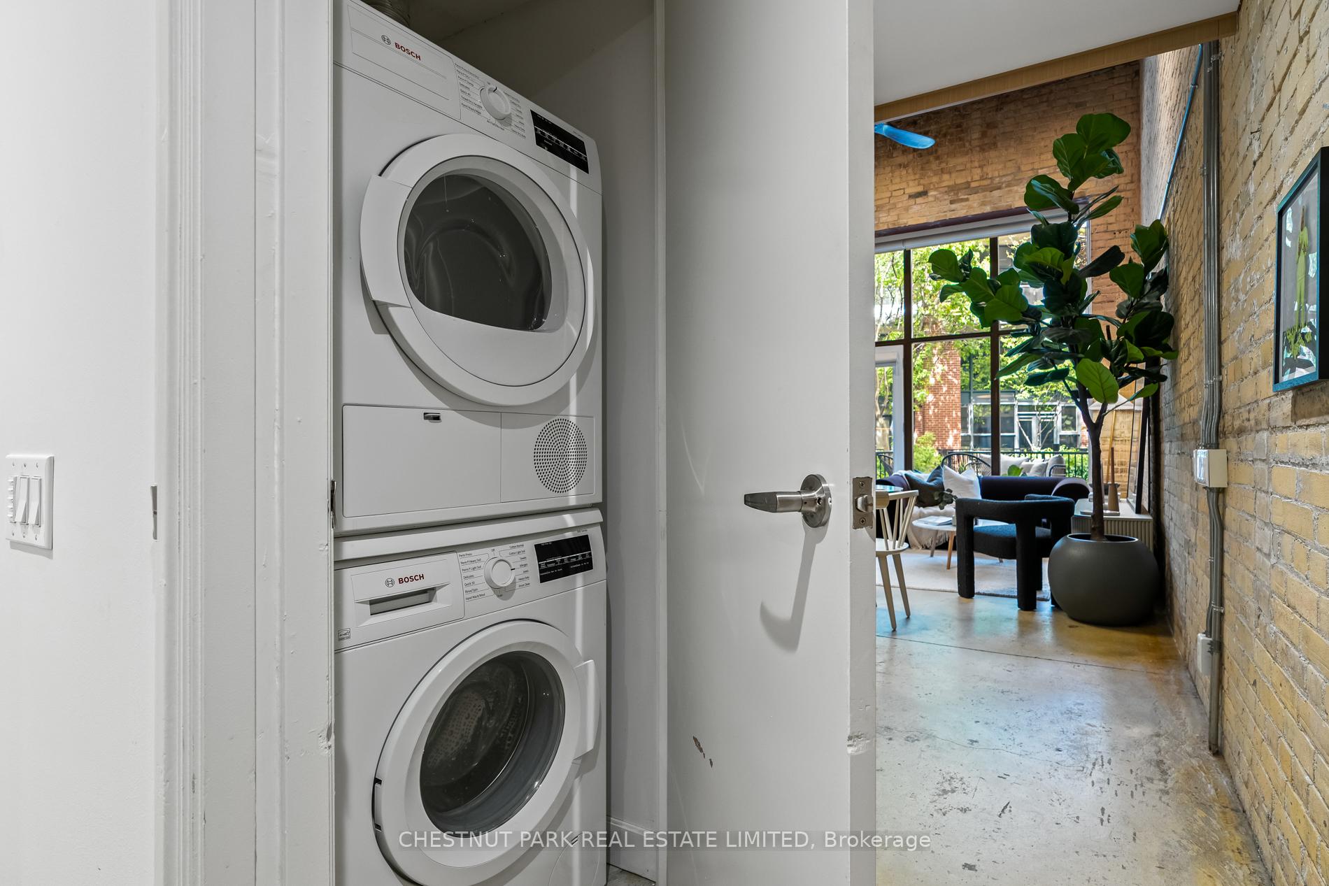 2 Bedrooms Condo at 363 Sorauren, Toronto For sale