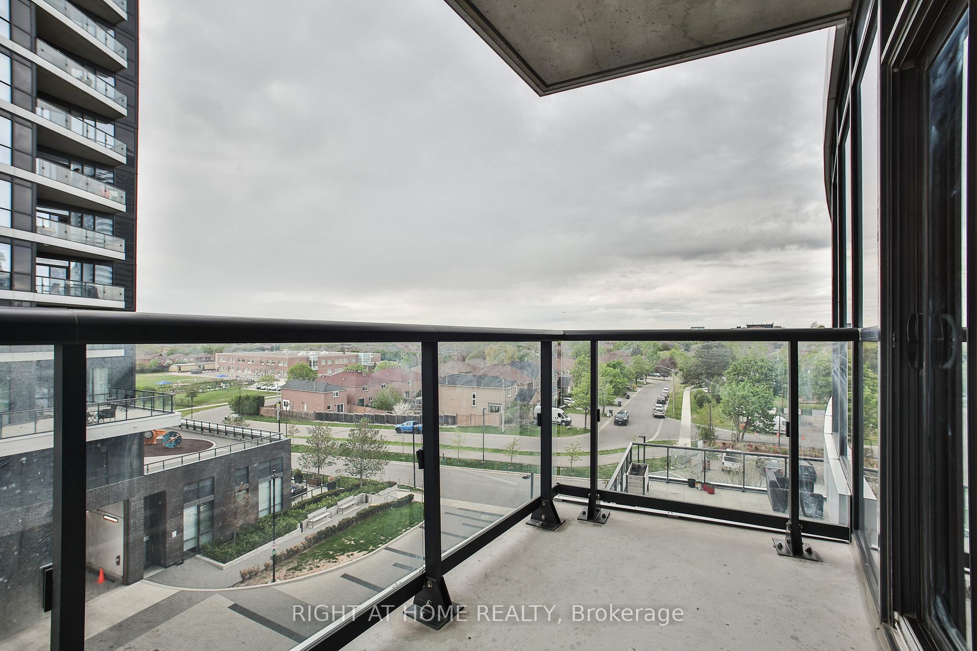1 Bedroom Condo at 35 WATERGARDEN, Mississauga For sale
