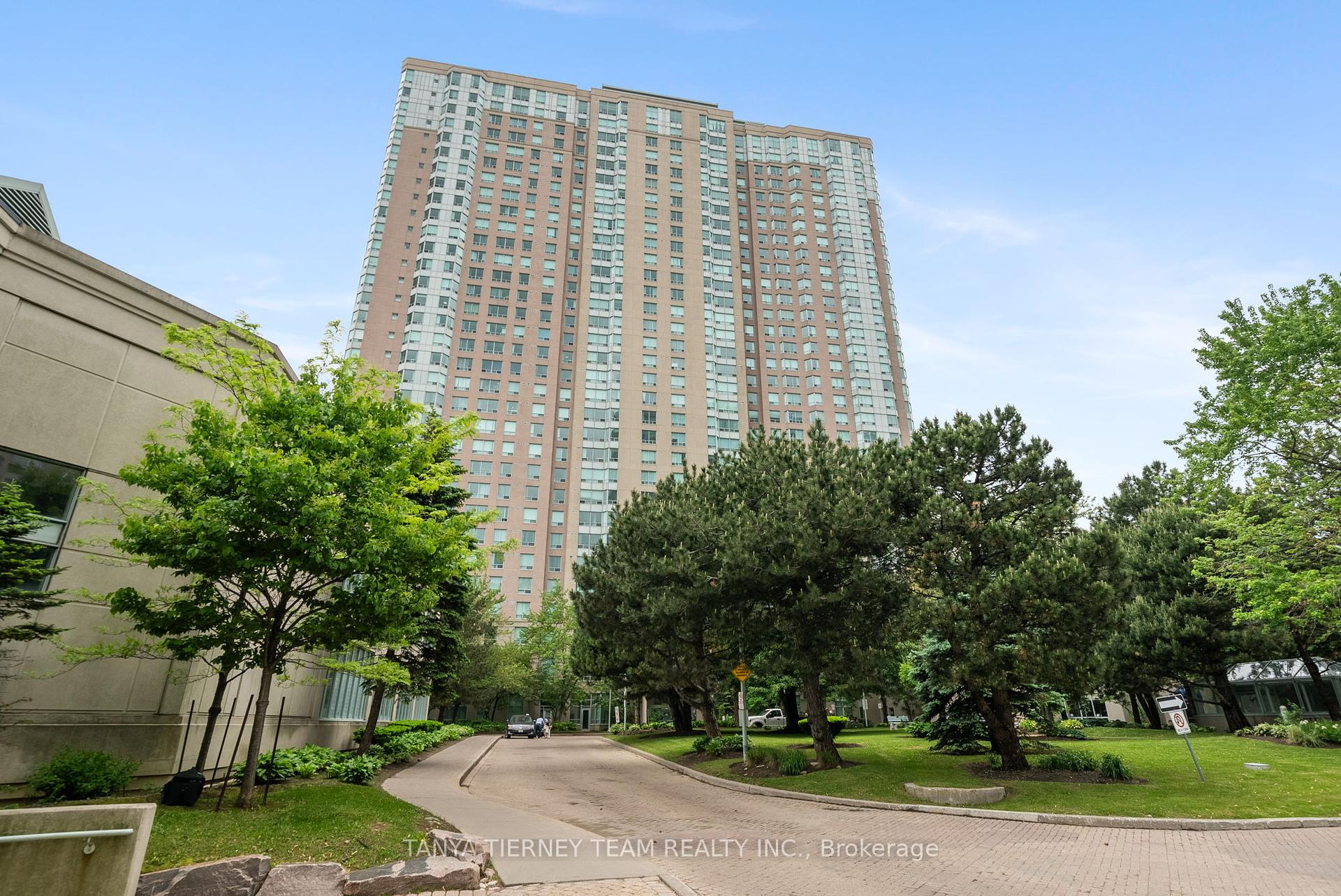2 Bedrooms Condo at 68 Corporate, Toronto For sale