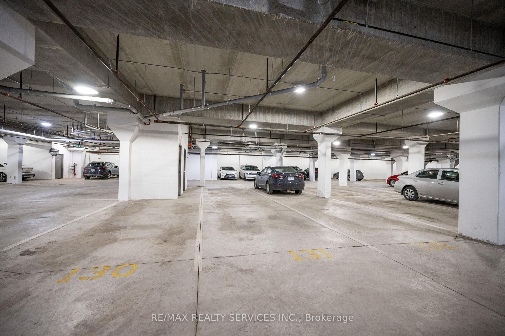 2 Bedrooms Condo at 1 Redfern, Hamilton For sale