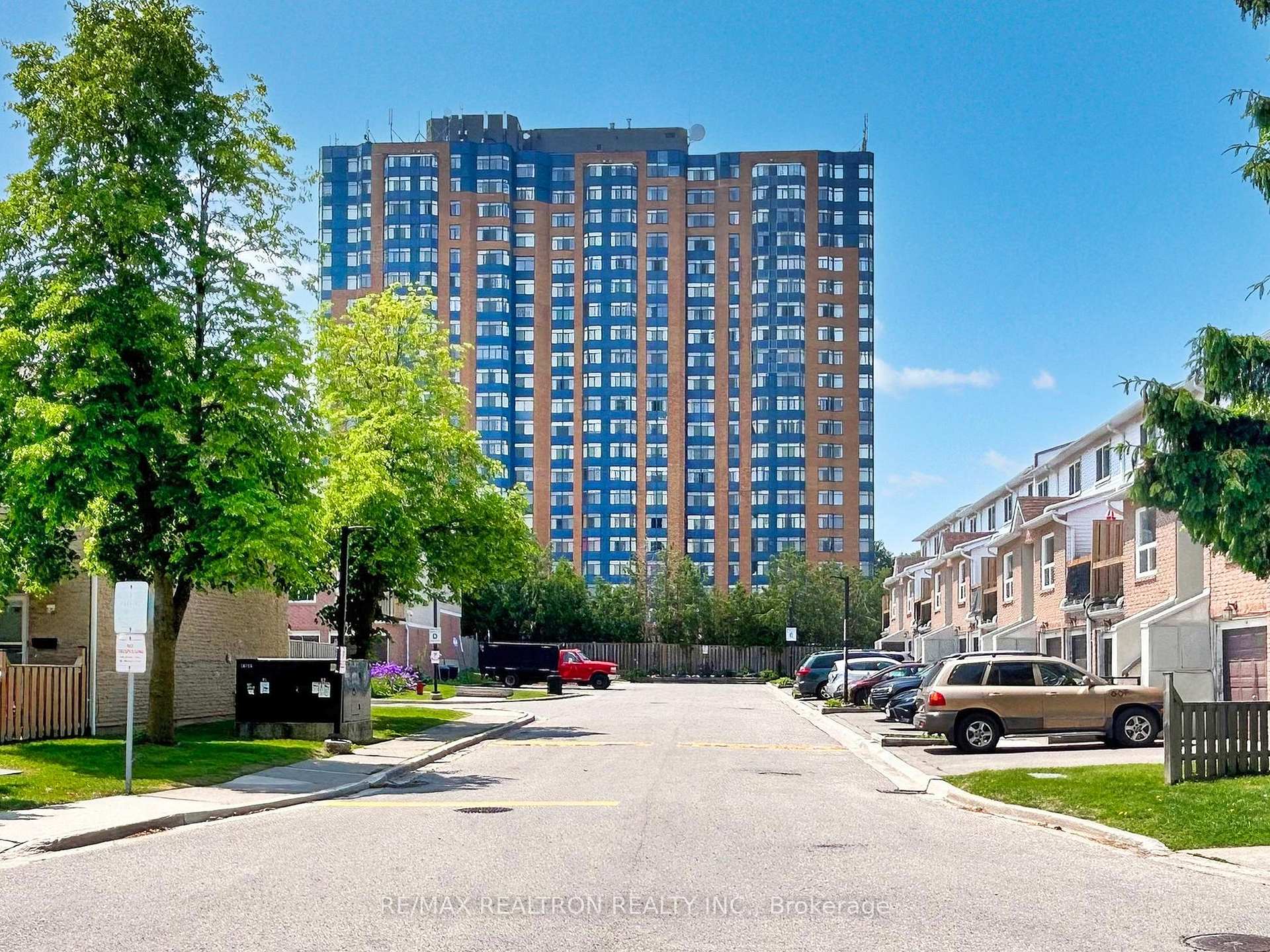 3 Bedrooms Condo at 88 Alton Tower, Toronto For sale
