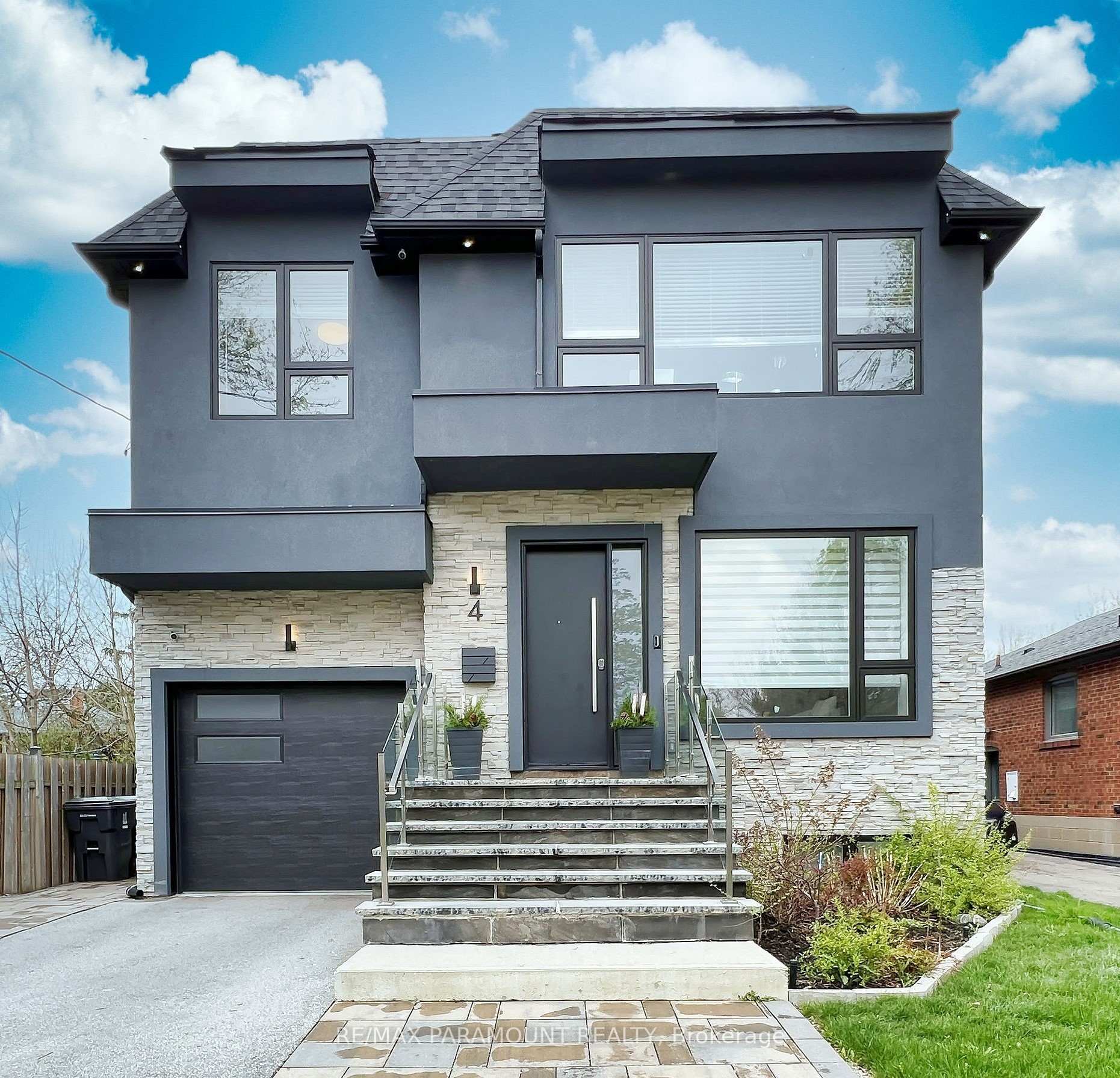 4 Charleston Road, Toronto, ON M9B 4M7