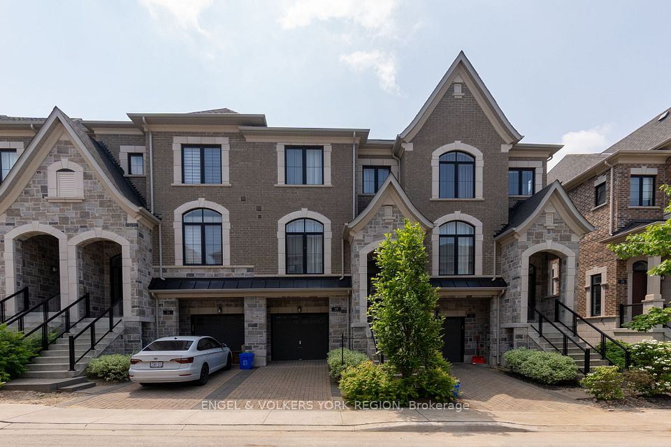 29 Nardini Ln, Richmond Hill, ON L4C 1C2