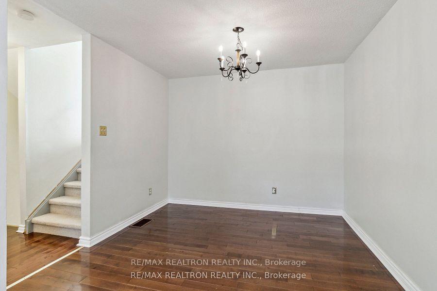 3 Bedrooms Condo at 44 Chester Le, Toronto For sale