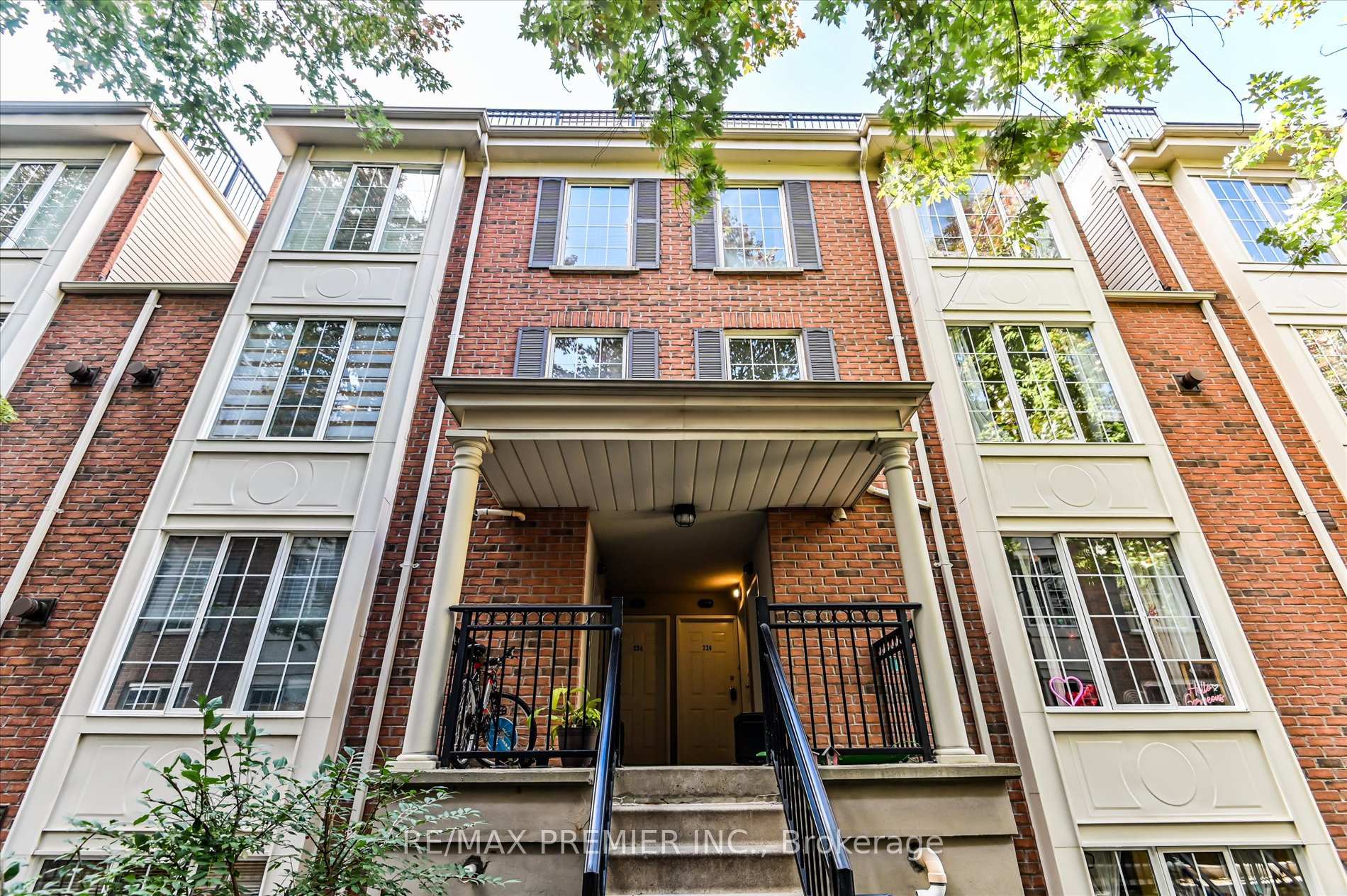 3 Bedrooms Condo at 3 Everson, Toronto For sale