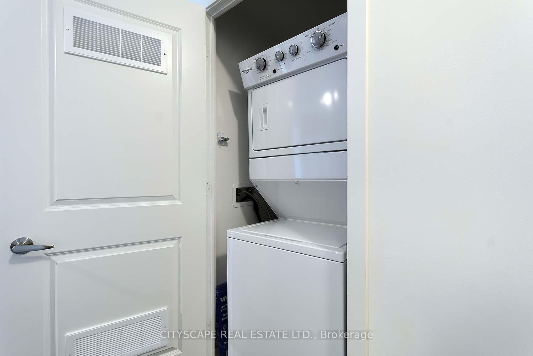 3 Bedrooms Condo at 4677 Metcalfe, Mississauga For sale