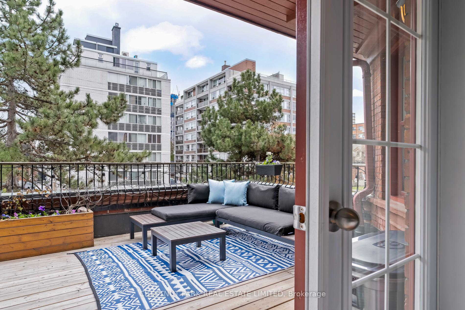 1 Bedroom Condo at 212 St. George,  Toronto For sale