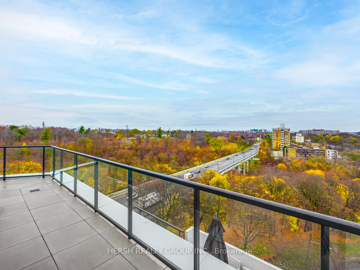 2 Bedrooms Condo at 160 Kingsway,  Toronto For sale