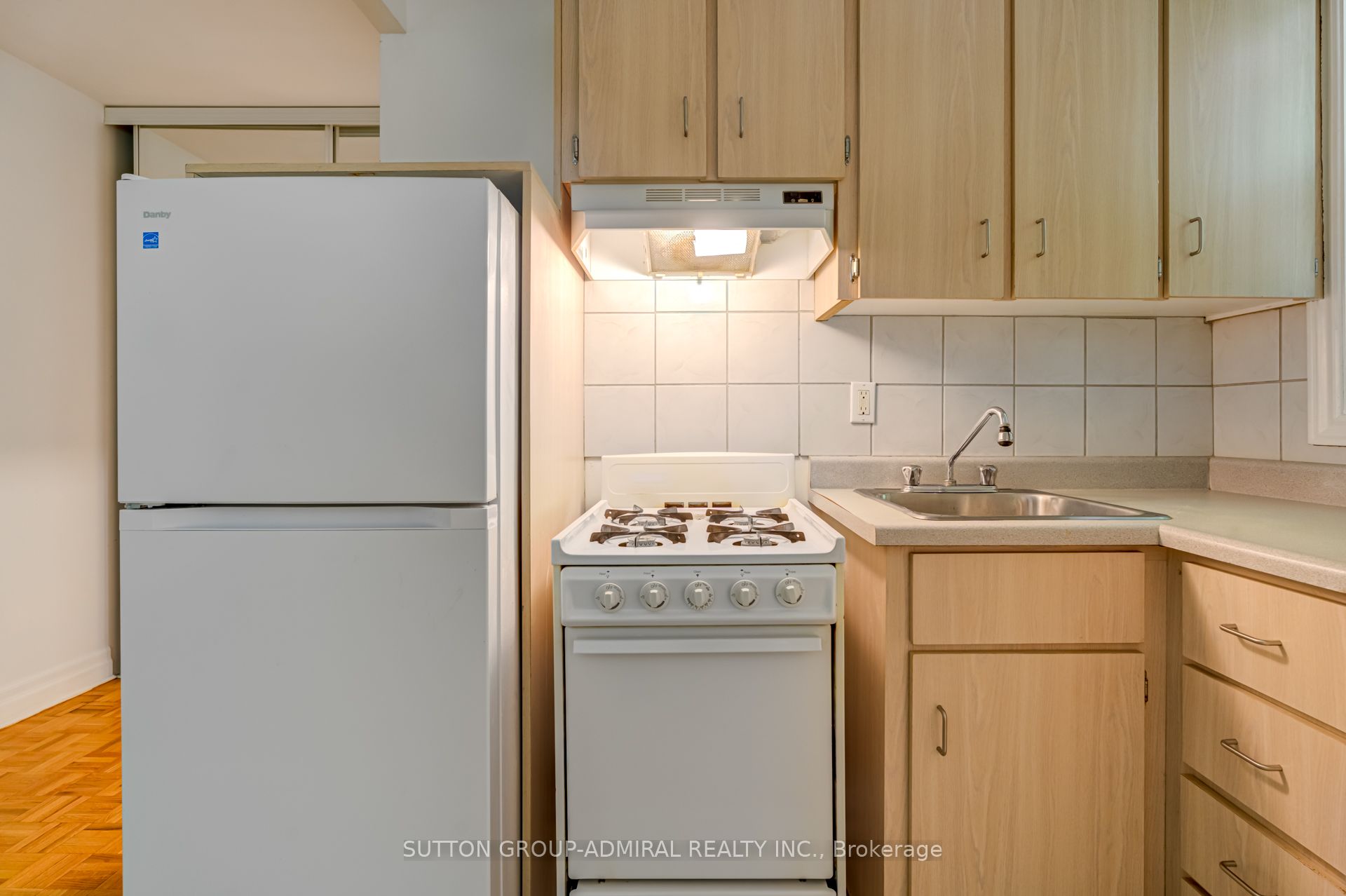 33 Maitland Street, #208