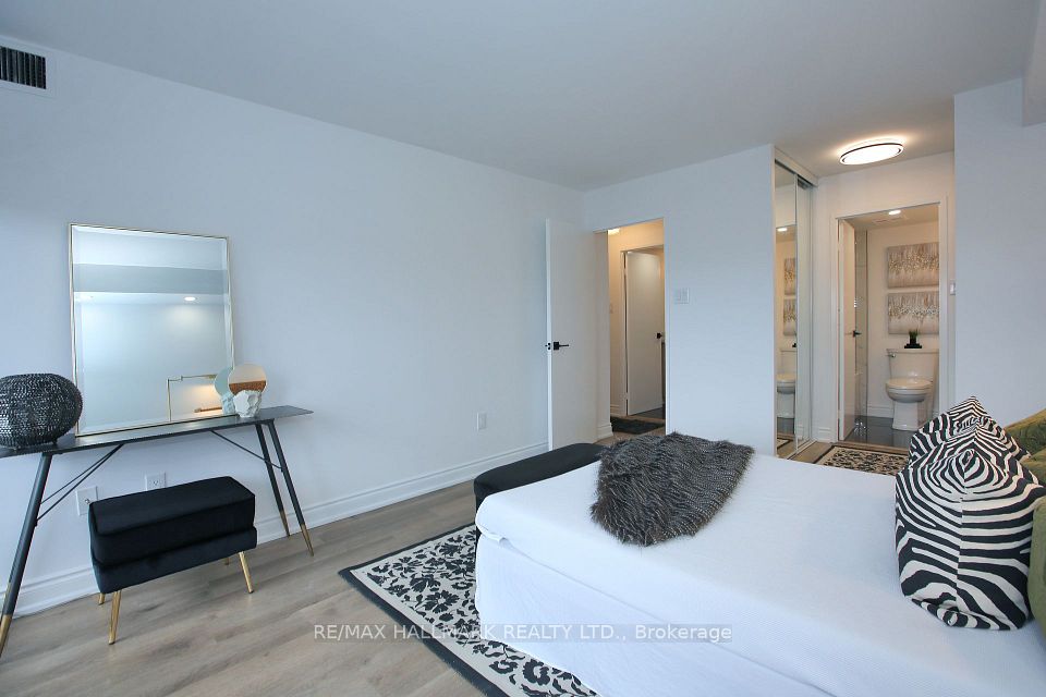 Primary W 2 Dbl Closets, 4Pc Ensuite,& W/O Balcony