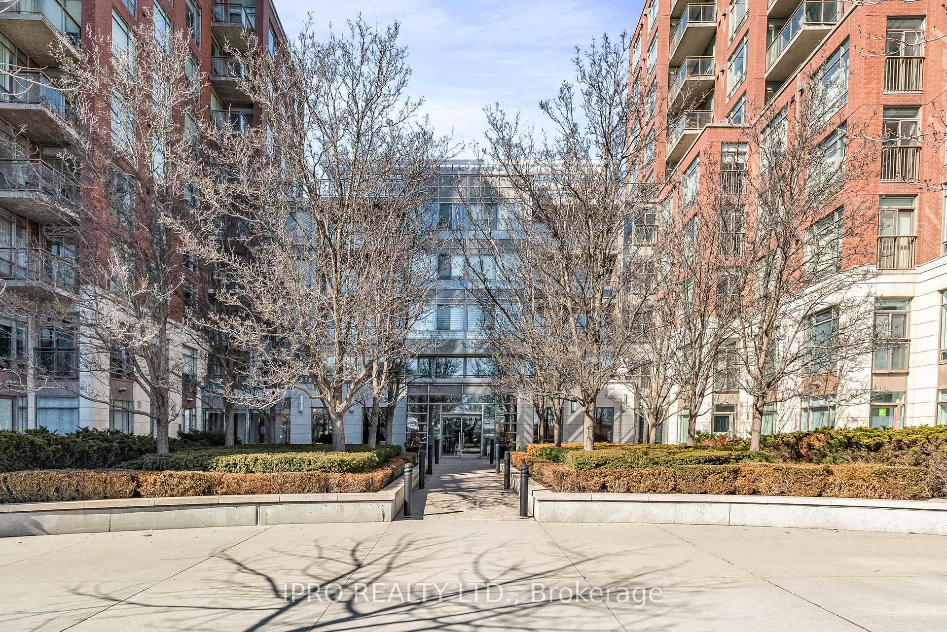3 Bedrooms Condo at 500 Queens, Toronto For sale