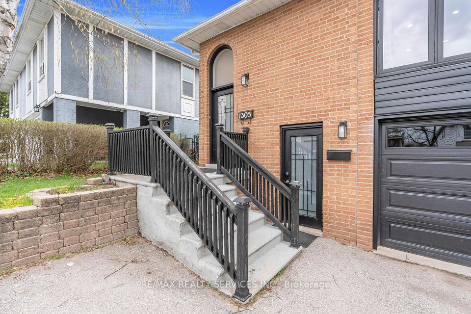 1305 Consort Crescent, Burlington, ON L7M 1J8