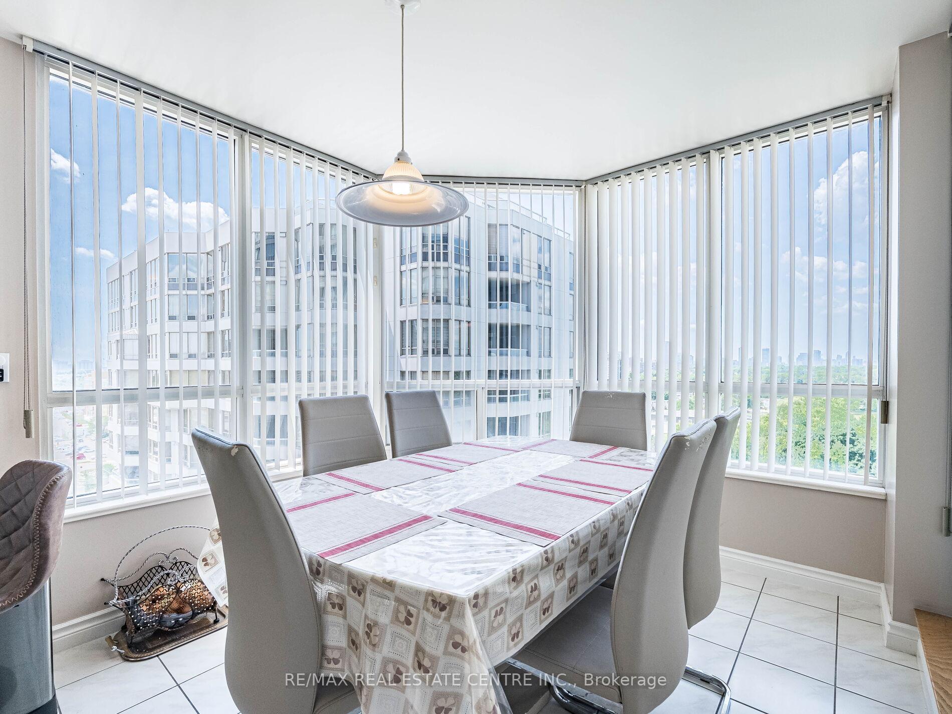 3 Bedrooms Condo at 168 Bonis, Toronto For sale